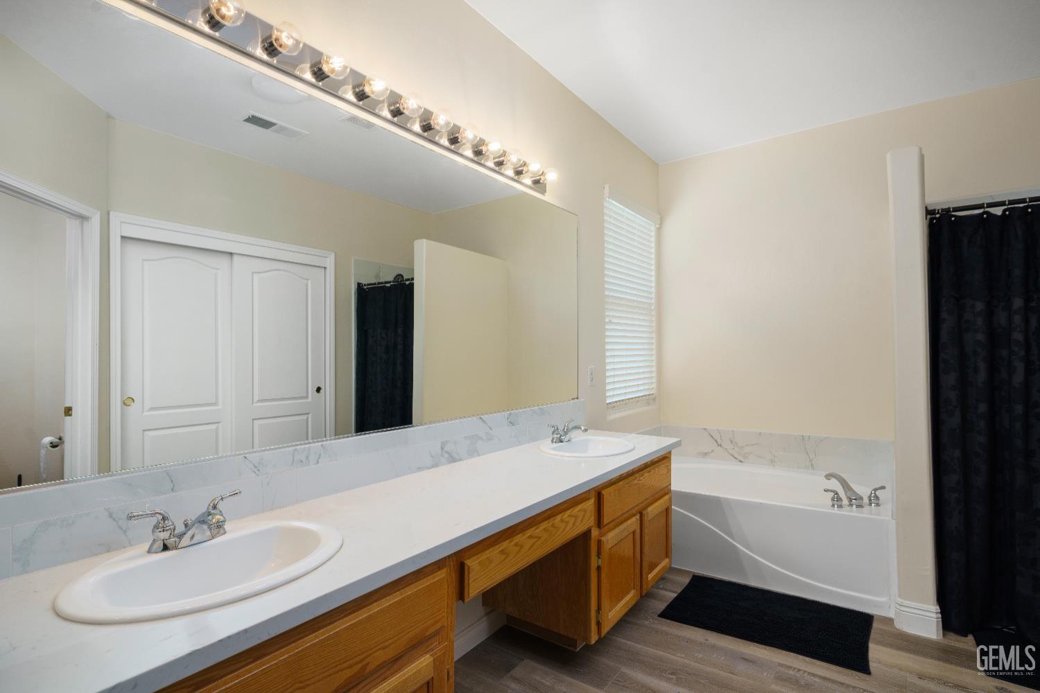 Bakersfield, California, 93311, United States, 5 Bedrooms Bedrooms, ,3 BathroomsBathrooms,Residential,For Sale,1933198