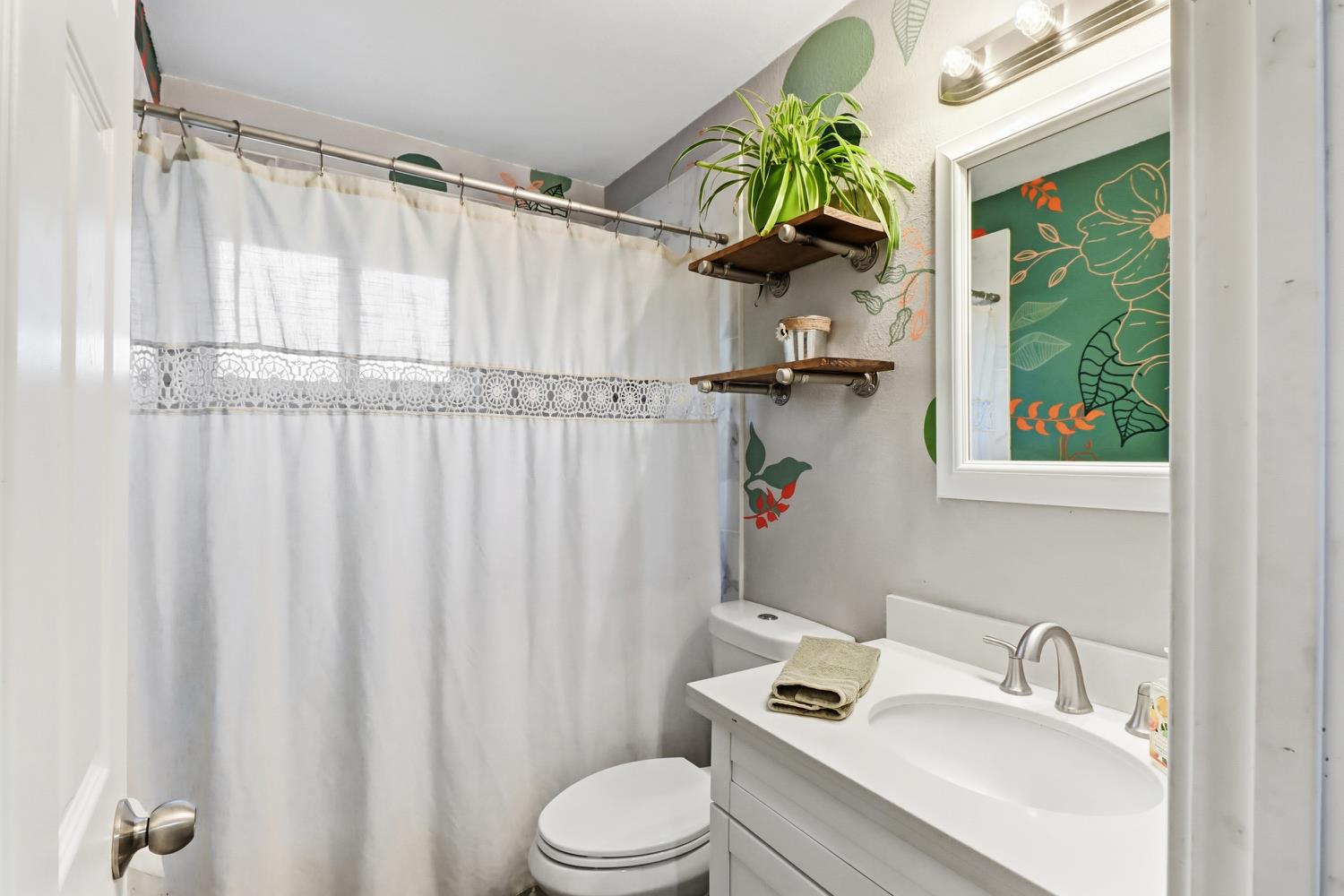 Sacramento, California, 95826, United States, 3 Bedrooms Bedrooms, ,2 BathroomsBathrooms,Residential,For Sale,1991468