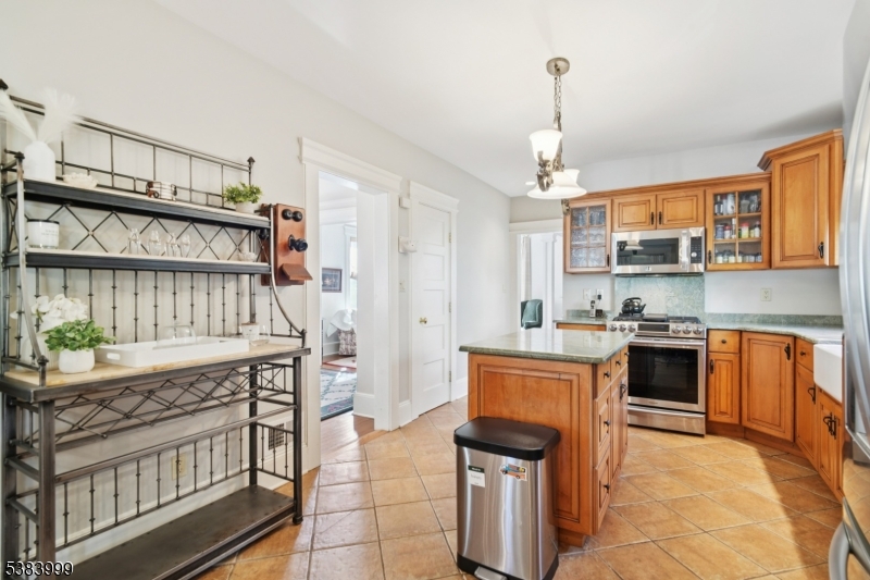 Millburn Twp., New Jersey, 07078, United States, 3 Bedrooms Bedrooms, ,3 BathroomsBathrooms,Residential,For Sale,1988129