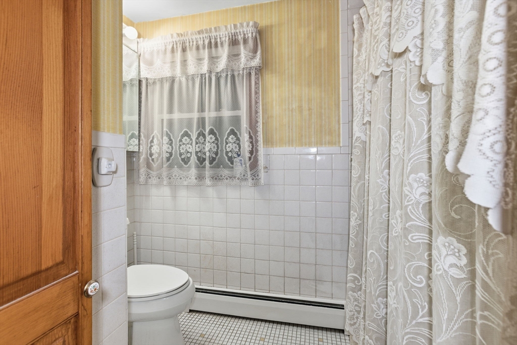 Methuen, Massachusetts, 01844, United States, 3 Bedrooms Bedrooms, ,1 BathroomBathrooms,Residential,For Sale,1987620