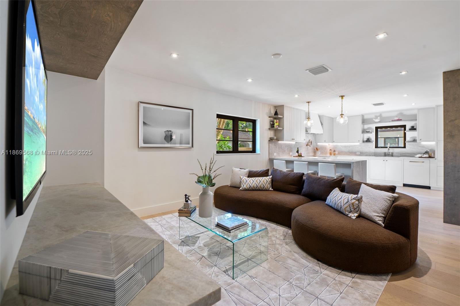 Miami, Florida, 33143, United States, 4 Bedrooms Bedrooms, ,4 BathroomsBathrooms,Residential,For Sale,1933110