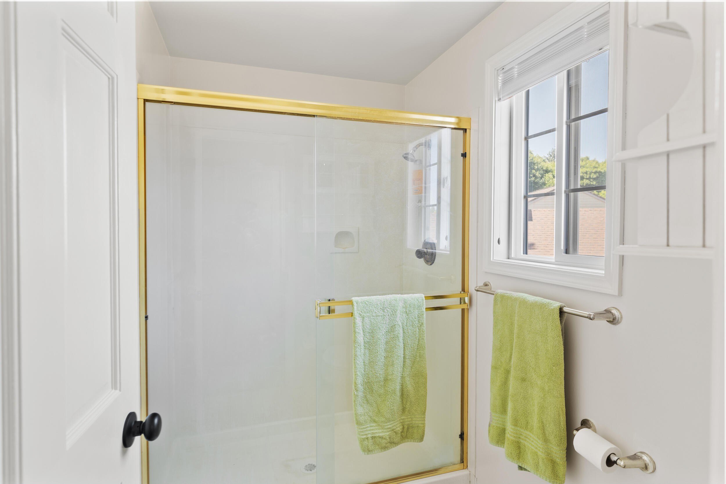 Medford, Oregon, 97504, United States, 4 Bedrooms Bedrooms, ,3 BathroomsBathrooms,Residential,For Sale,1974325