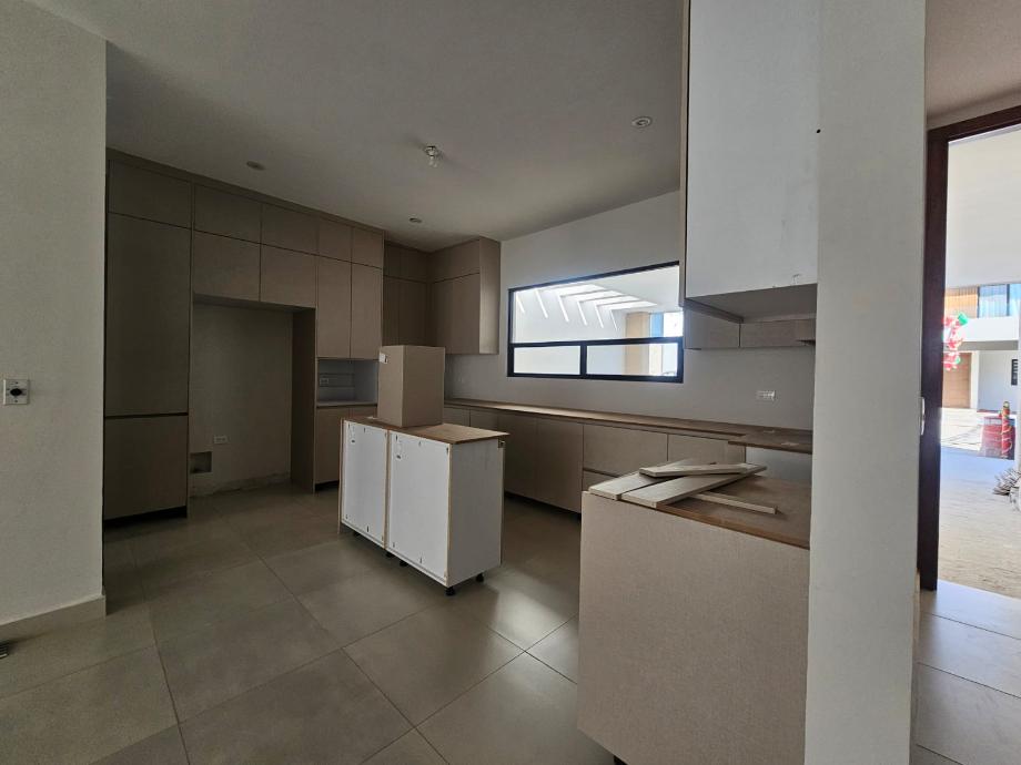 Torreón, Coahuila de Zaragoza, 27023, Mexico, 4 Bedrooms Bedrooms, ,4 BathroomsBathrooms,Residential,For Sale,2001959