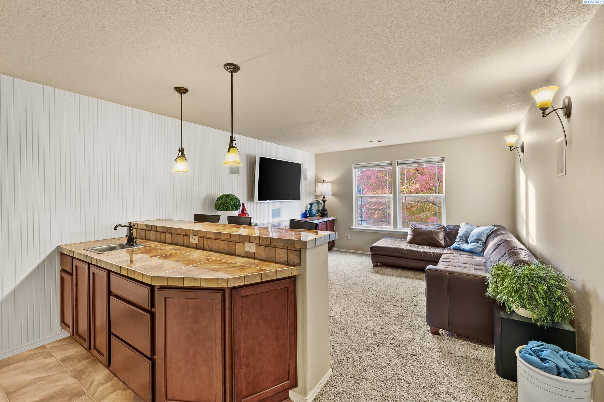 Kennewick, Washington, 99338, United States, 4 Bedrooms Bedrooms, ,3 BathroomsBathrooms,Residential,For Sale,1982934