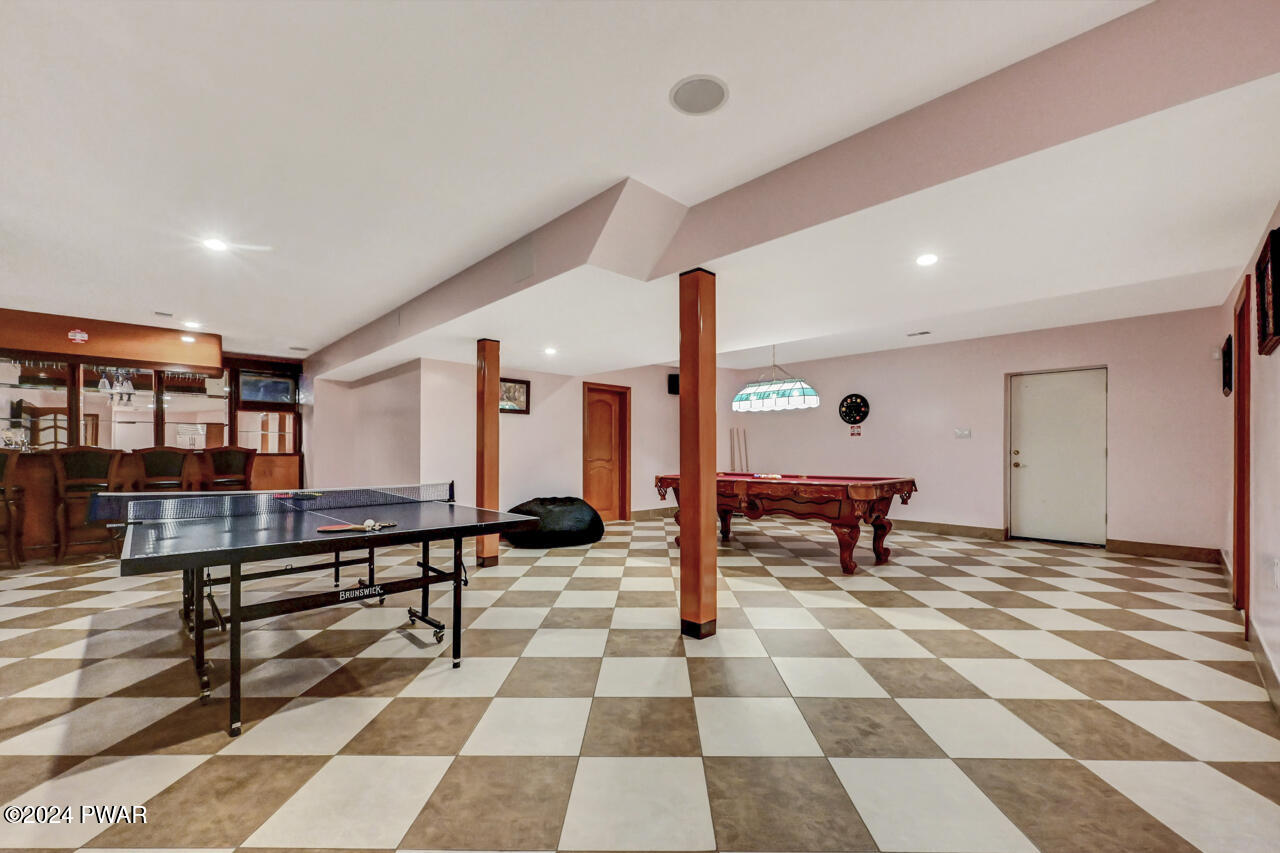 Albrightsville, Pennsylvania, 18210, United States, 4 Bedrooms Bedrooms, ,5 BathroomsBathrooms,Residential,For Sale,1982857