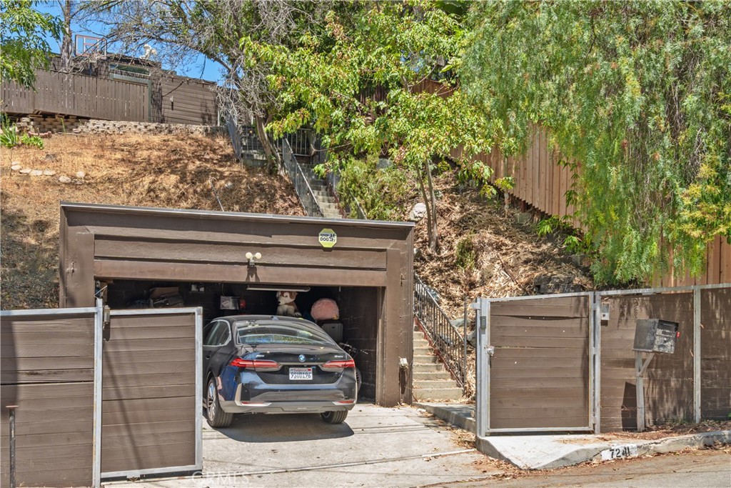 Los Angeles, California, 90068, United States, 2 Bedrooms Bedrooms, ,2 BathroomsBathrooms,Residential,For Sale,1918041