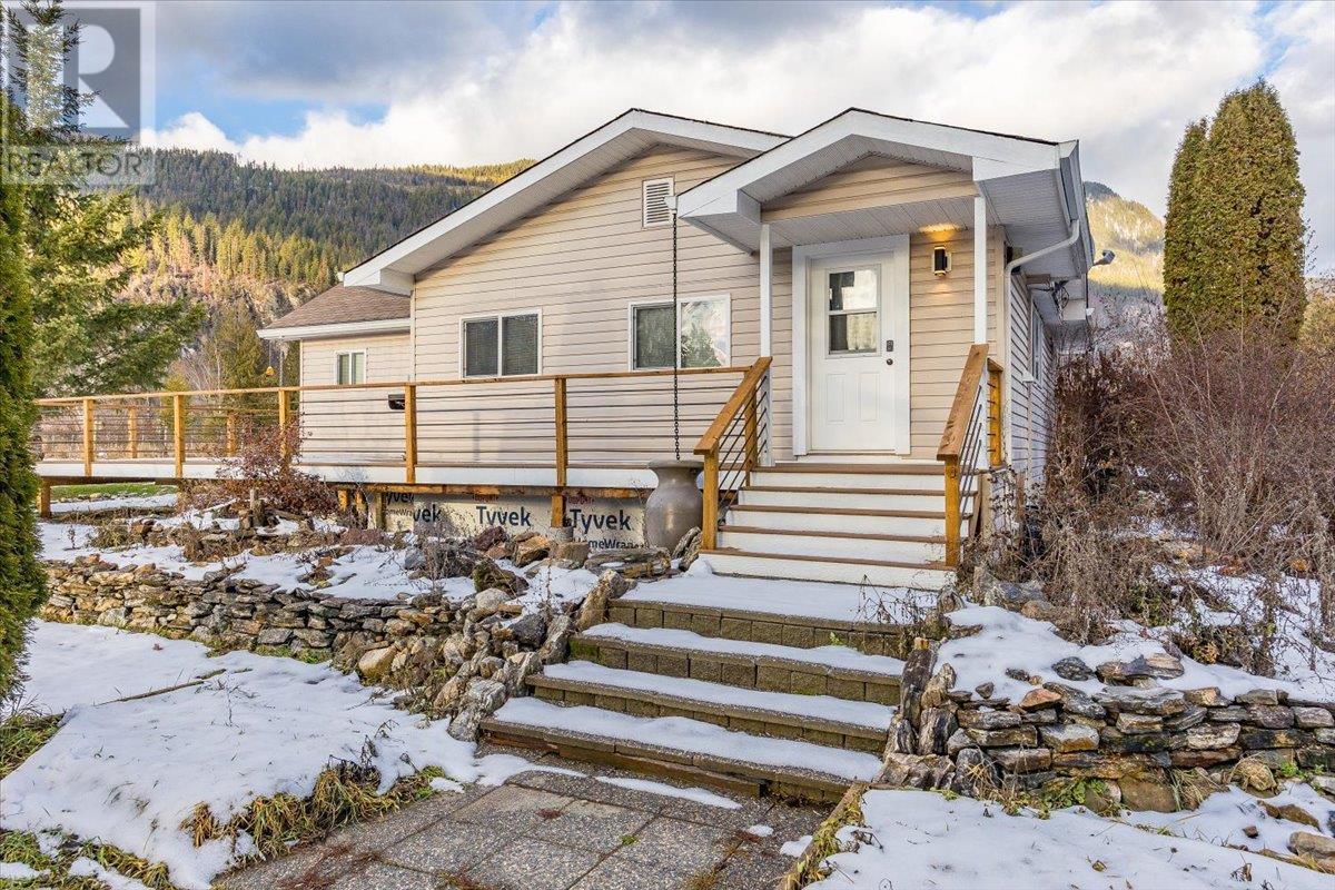 SICAMOUS, British Columbia, V0E 2V4, CA, 2 Bedrooms Bedrooms, ,2 BathroomsBathrooms,Residential,For Sale,1949682