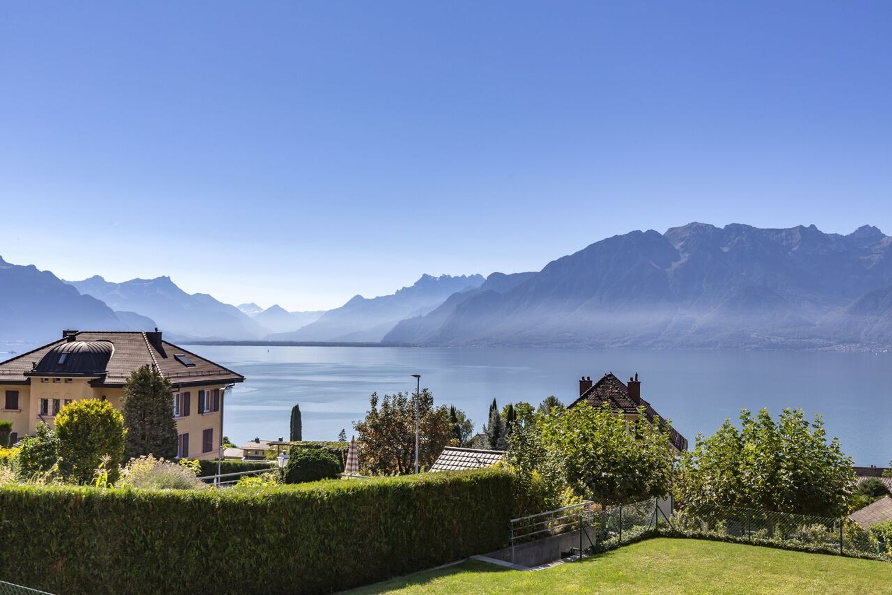 Spacious garden level with lake view and top-of-the-range finishes - 物件實景