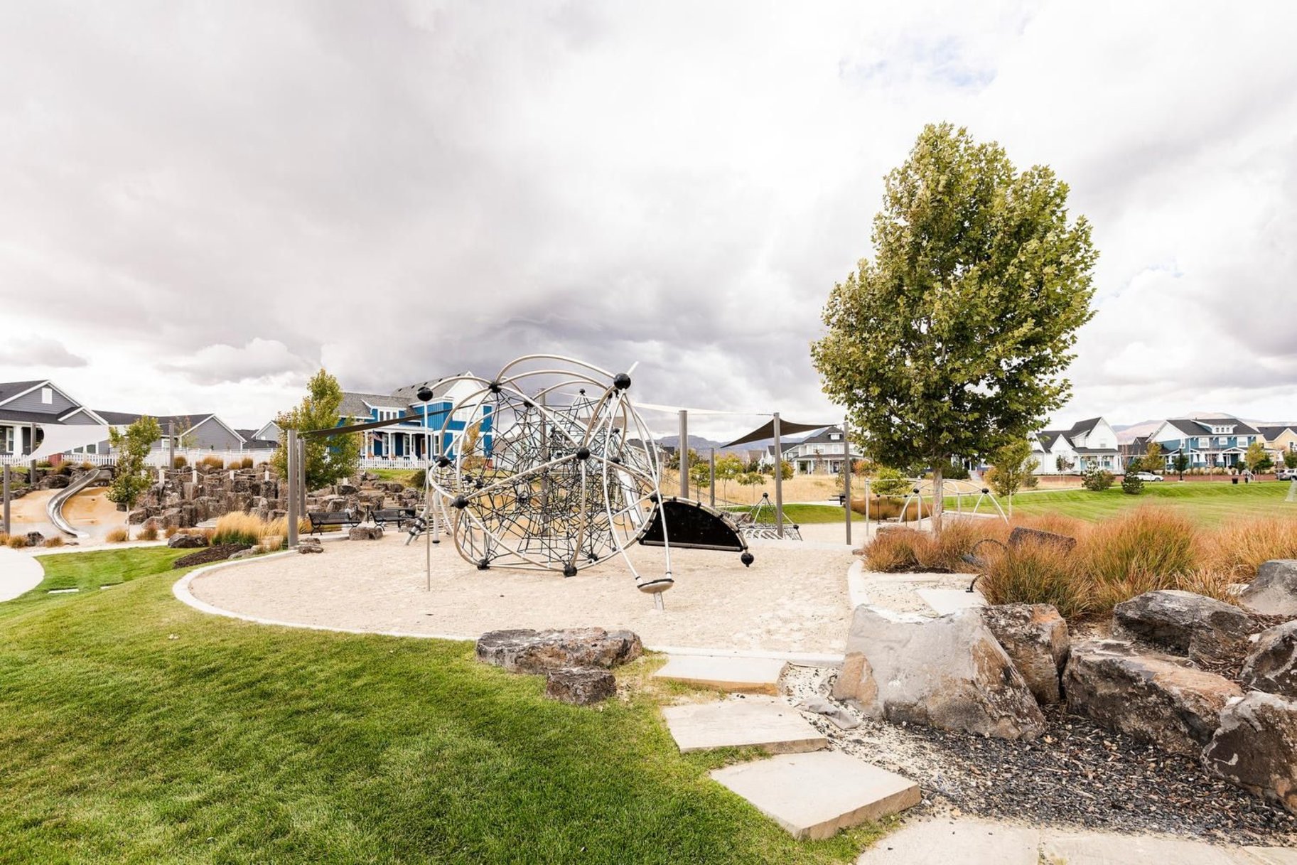  Daybreak Townhome Available - Great Location - 物件實景