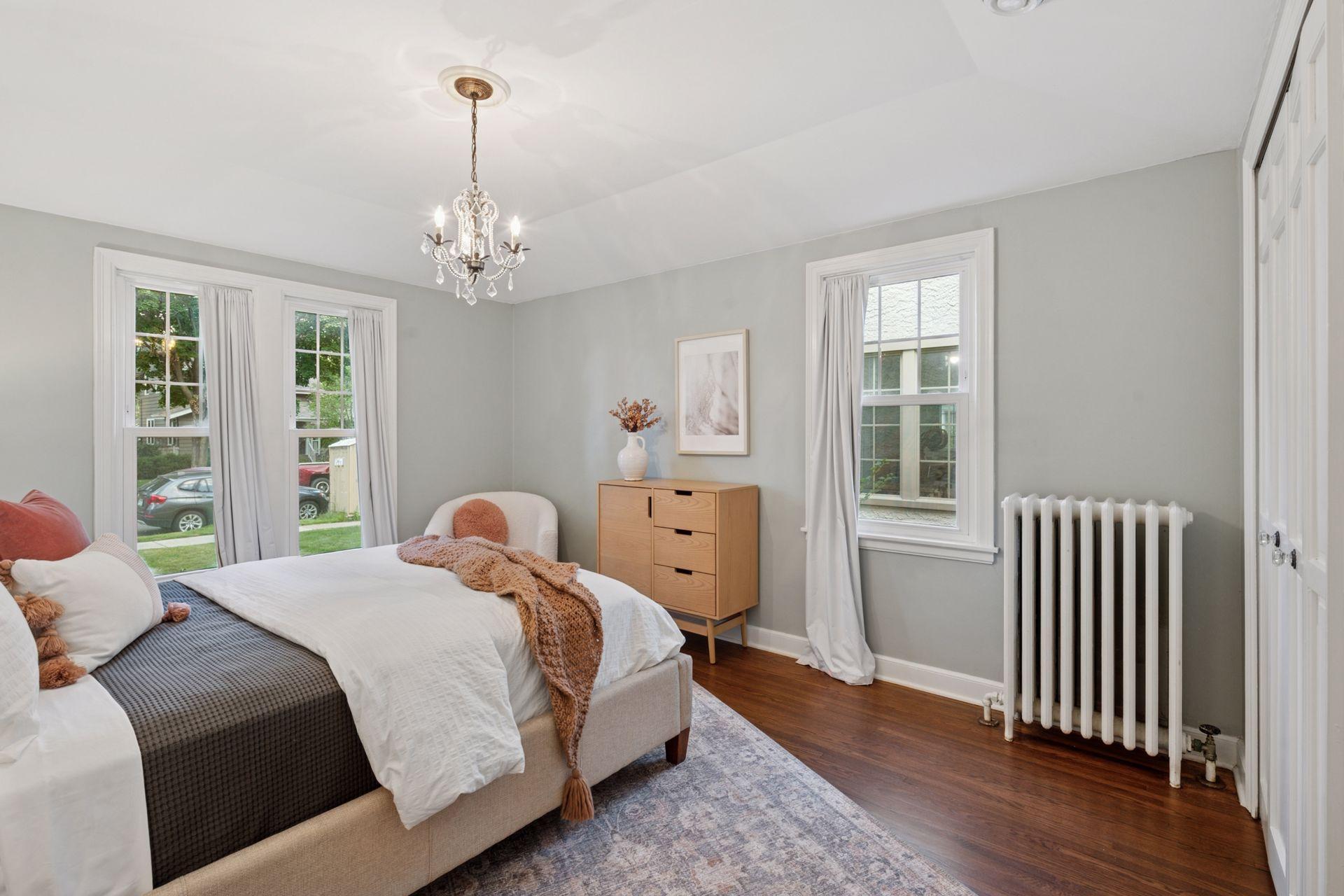 Minneapolis, Minnesota, 55410, United States, 4 Bedrooms Bedrooms, ,1 BathroomBathrooms,Residential,For Sale,1939161