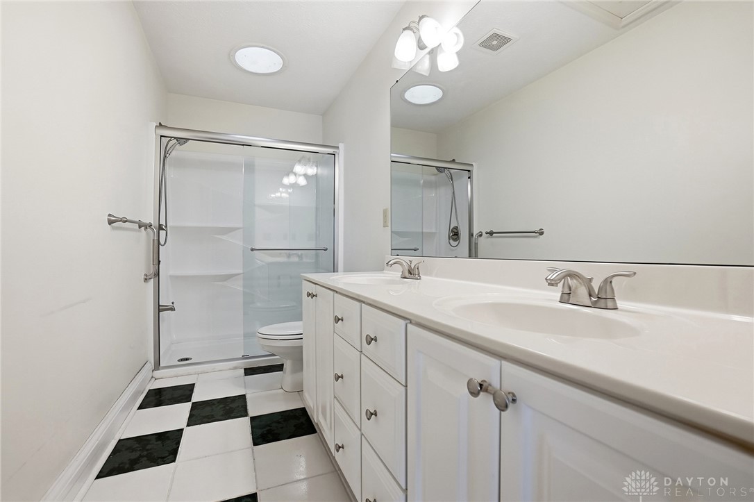 Washington Twp, Ohio, 45458, United States, 4 Bedrooms Bedrooms, ,4 BathroomsBathrooms,Residential,For Sale,2003269