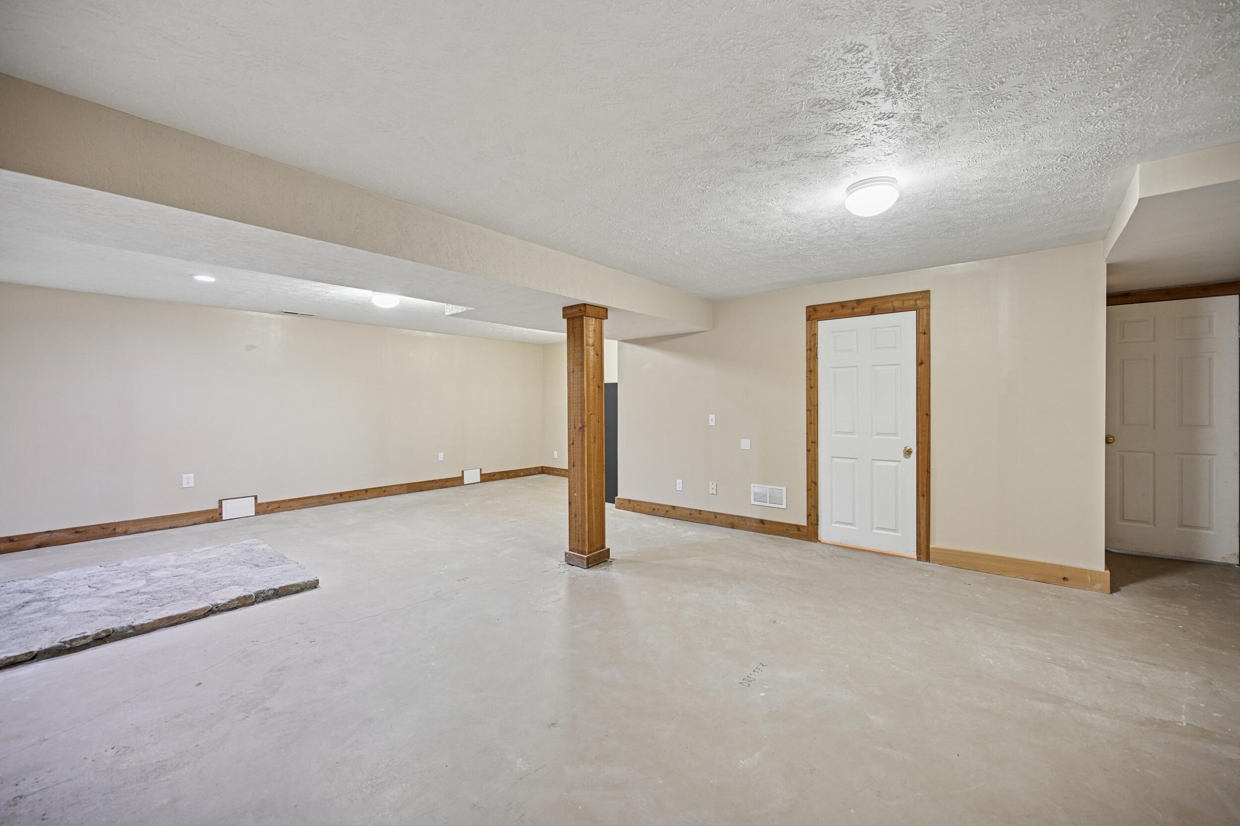 Burlington, Kentucky, 41005, United States, 3 Bedrooms Bedrooms, ,2 BathroomsBathrooms,Residential,For Sale,1989647