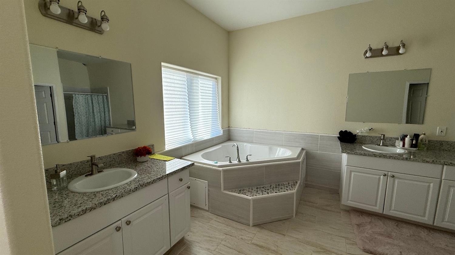 Selma, California, 93662, United States, 4 Bedrooms Bedrooms, ,2 BathroomsBathrooms,Residential,For Sale,1974766