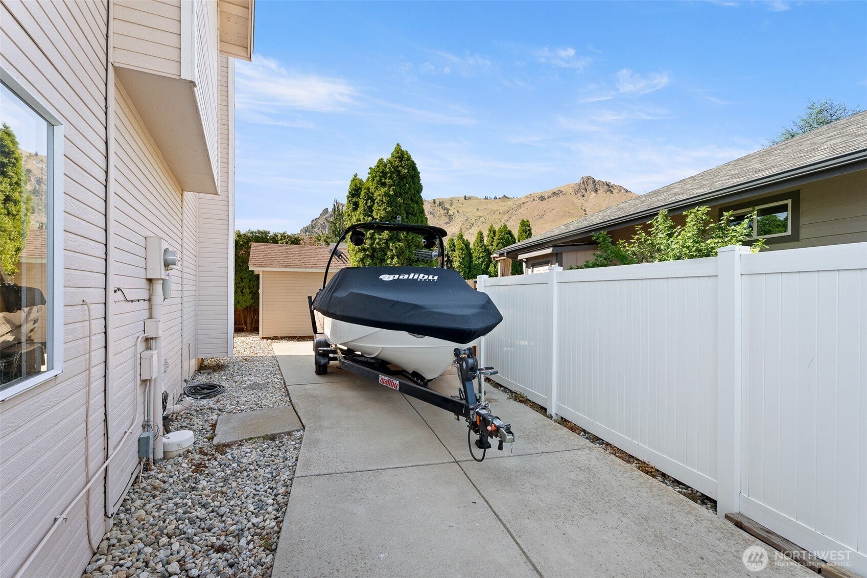 Wenatchee, Washington, 98801, United States, 3 Bedrooms Bedrooms, ,2 BathroomsBathrooms,Residential,For Sale,1939564