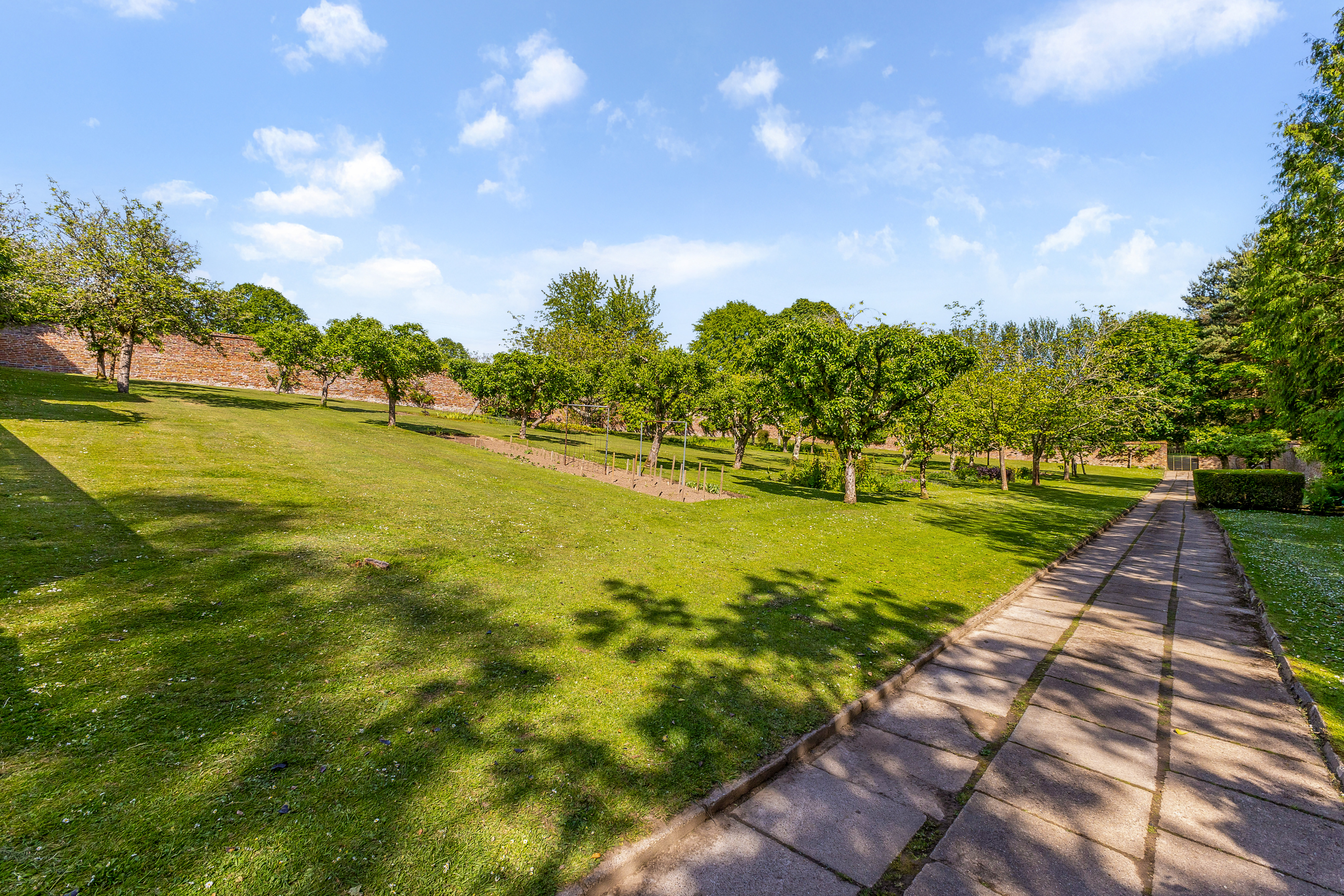  A remarkable manor house surrounded by a moat and 34 acres of private land - 物件實景