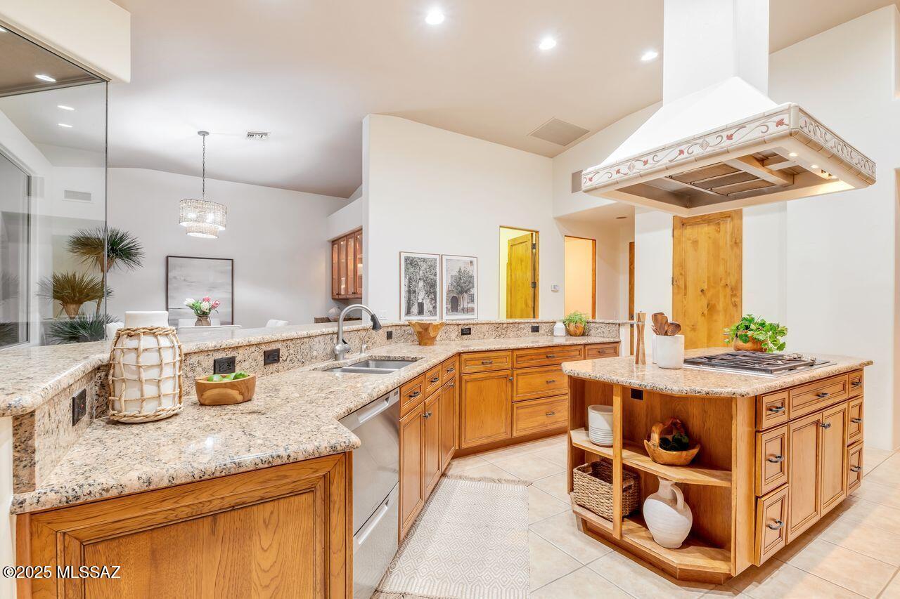 Tucson, Arizona, 85718, United States, 3 Bedrooms Bedrooms, ,4 BathroomsBathrooms,Residential,For Sale,1987862