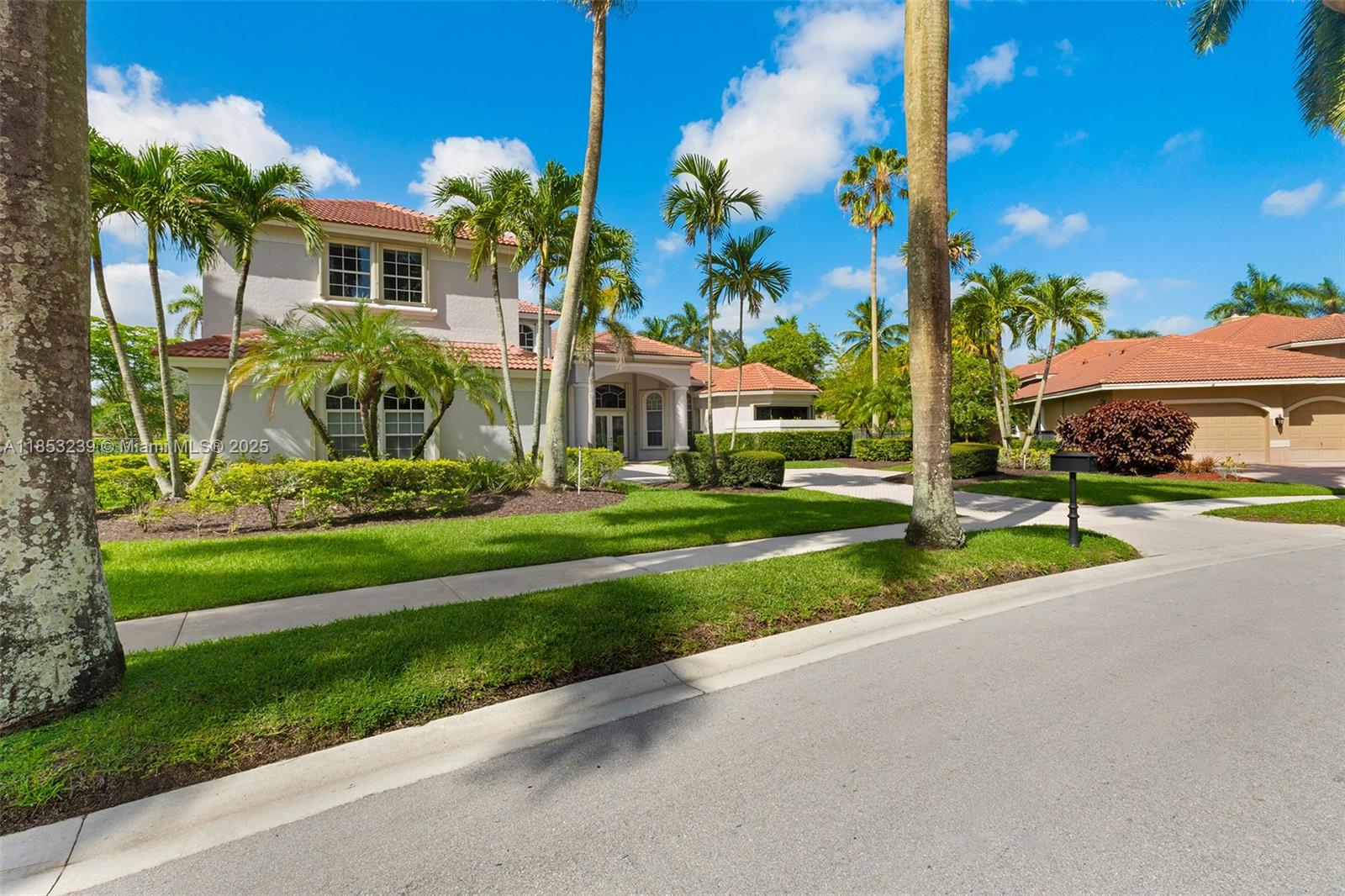 Weston, Florida, 33327, United States, 5 Bedrooms Bedrooms, ,6 BathroomsBathrooms,Residential,For Sale,1919791