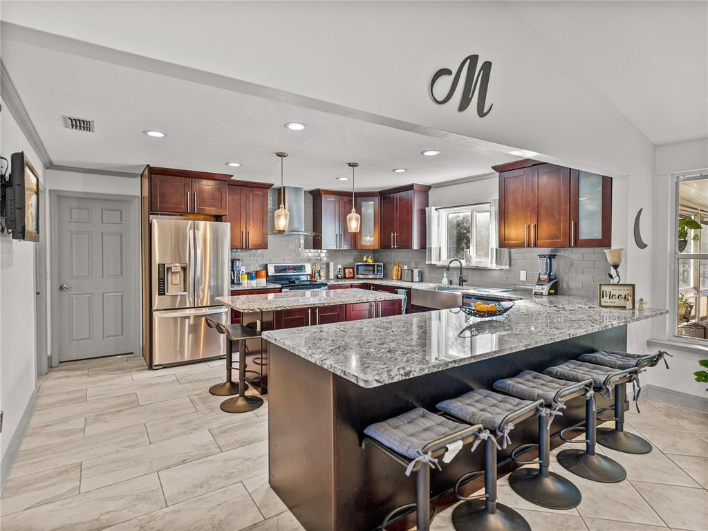 Lakeland, Florida, 33810, United States, 5 Bedrooms Bedrooms, ,4 BathroomsBathrooms,Residential,For Sale,1696884