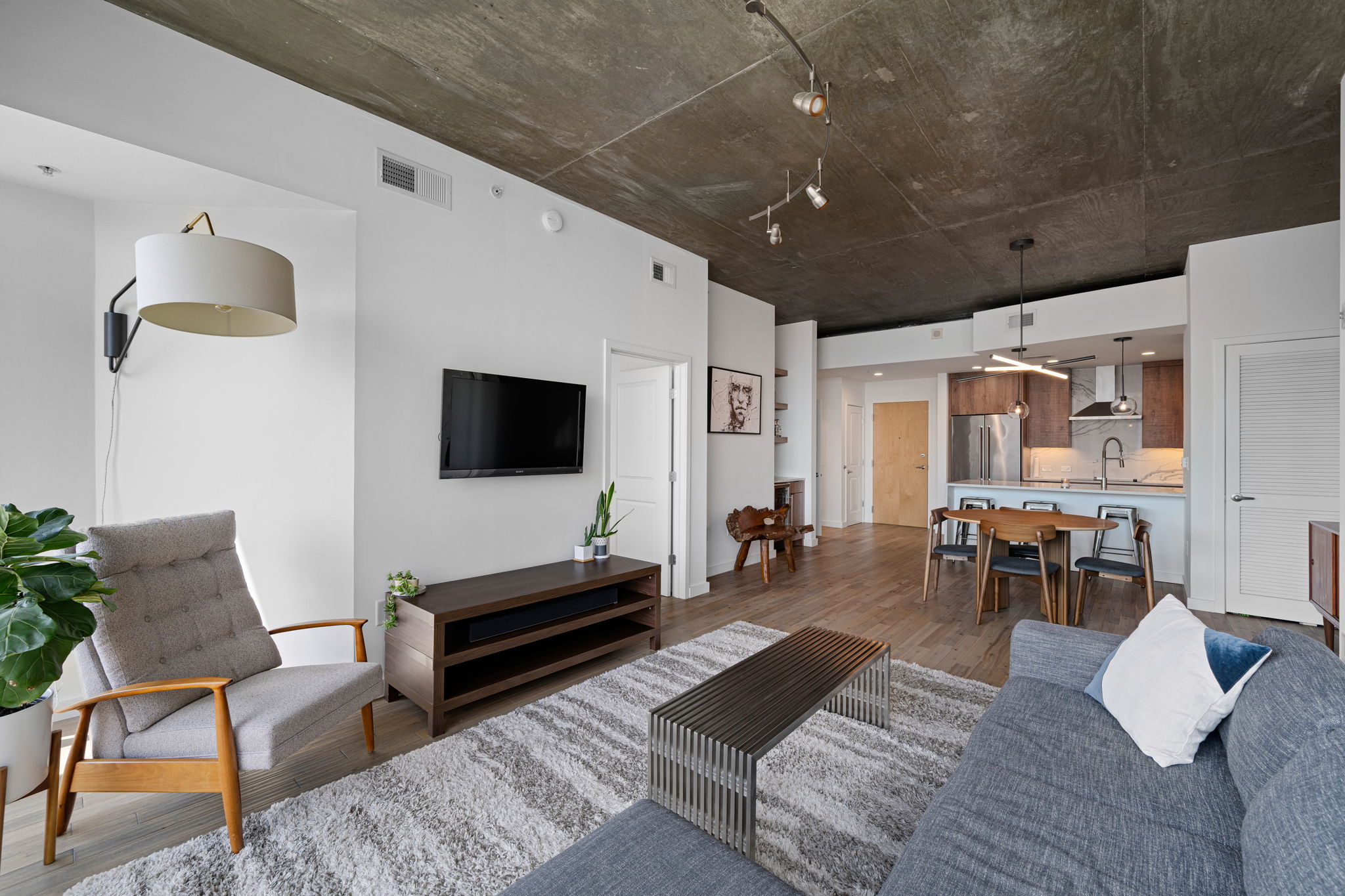  Spacious Two Bedroom Residence with Unobstructed Skyline Views - 物件實景