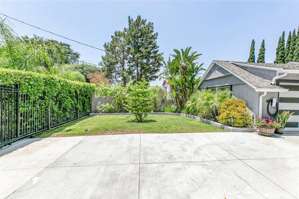 Van Nuys, California, 91406, United States, 3 Bedrooms Bedrooms, ,2 BathroomsBathrooms,Residential,For Sale,1940883
