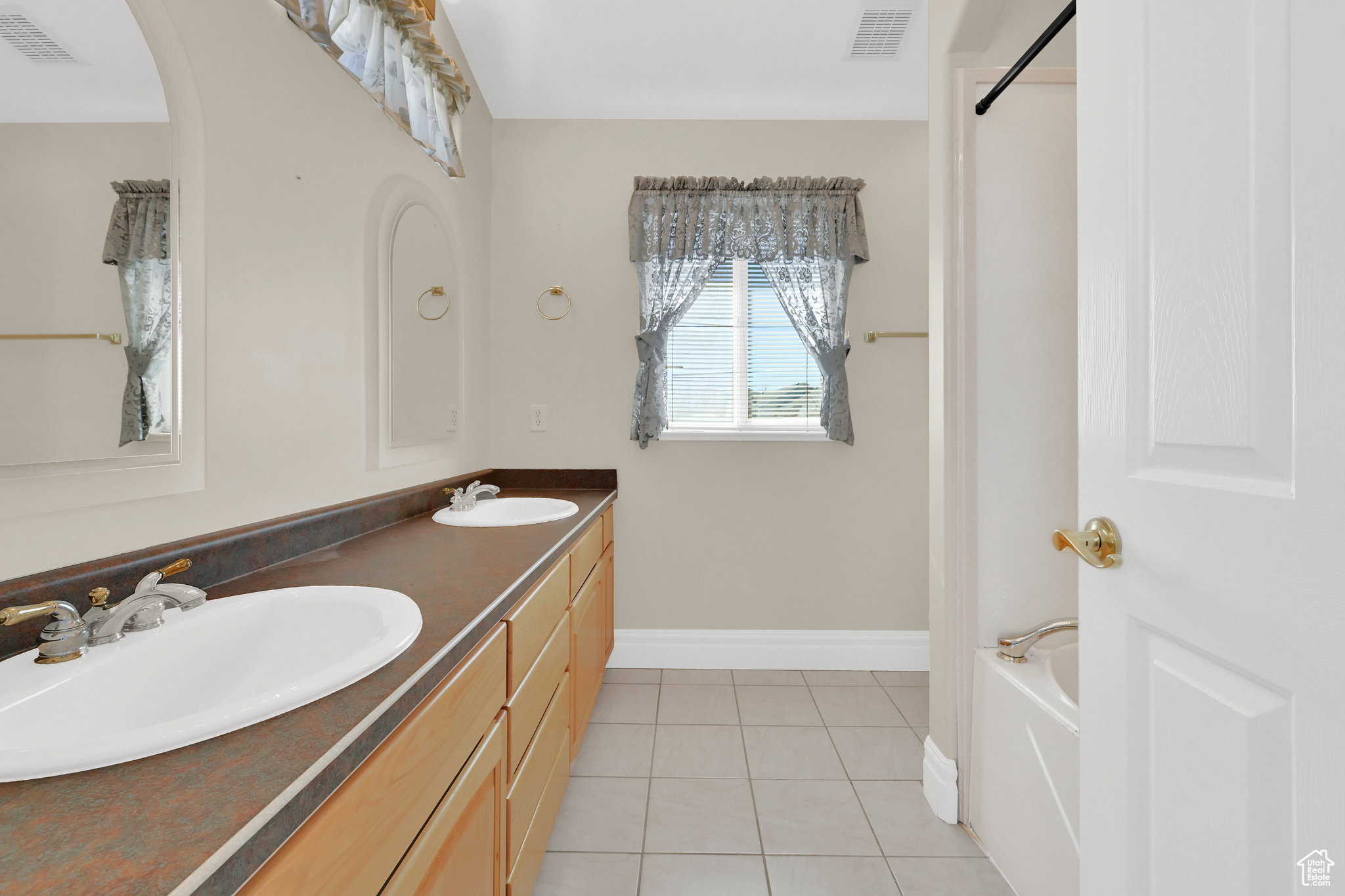 Hyrum, Utah, 84319, United States, 5 Bedrooms Bedrooms, ,3 BathroomsBathrooms,Residential,For Sale,1729547