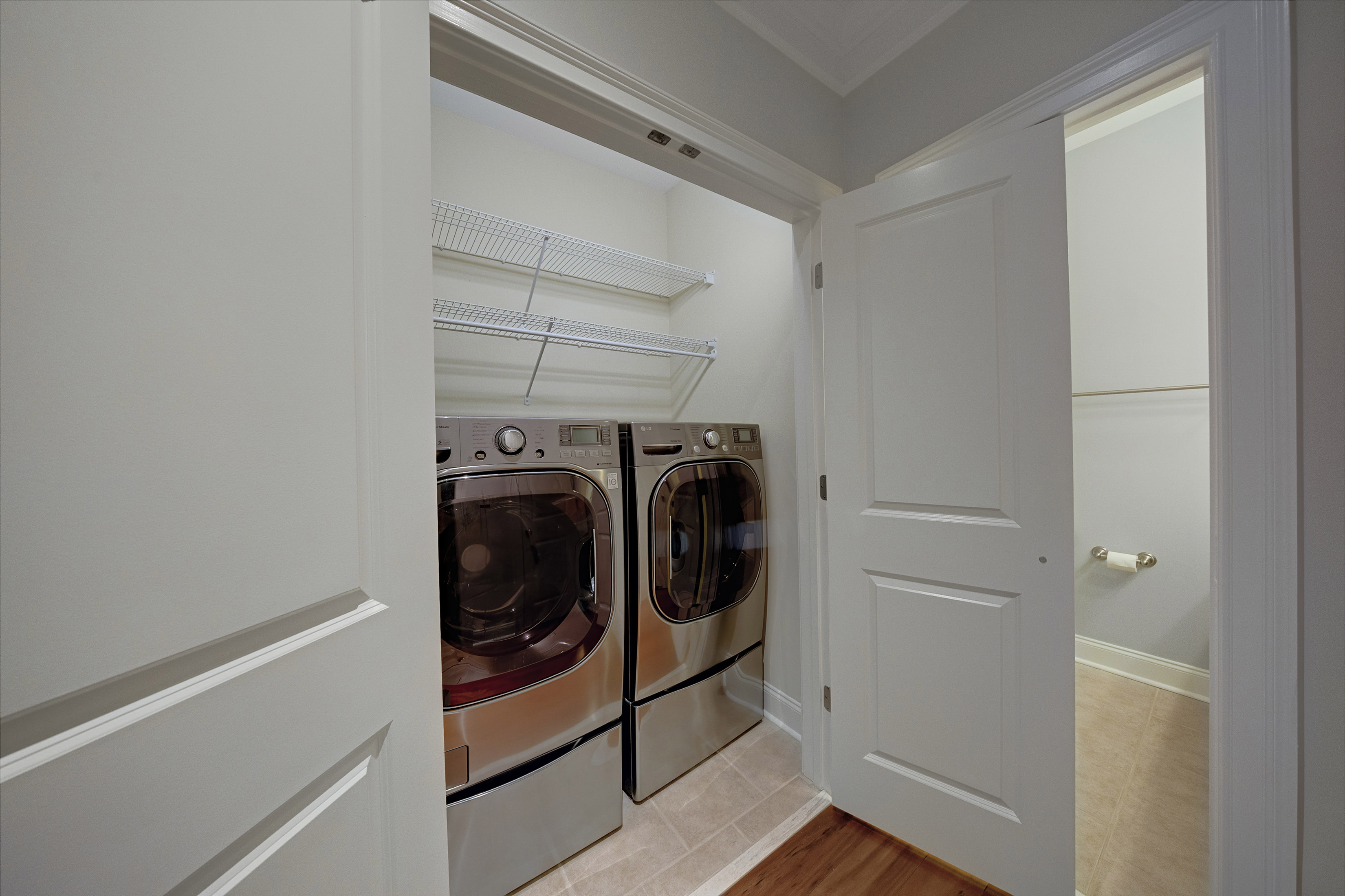  Sandy Springs Townhome Lives Like a Single Family Residence - 物件實景