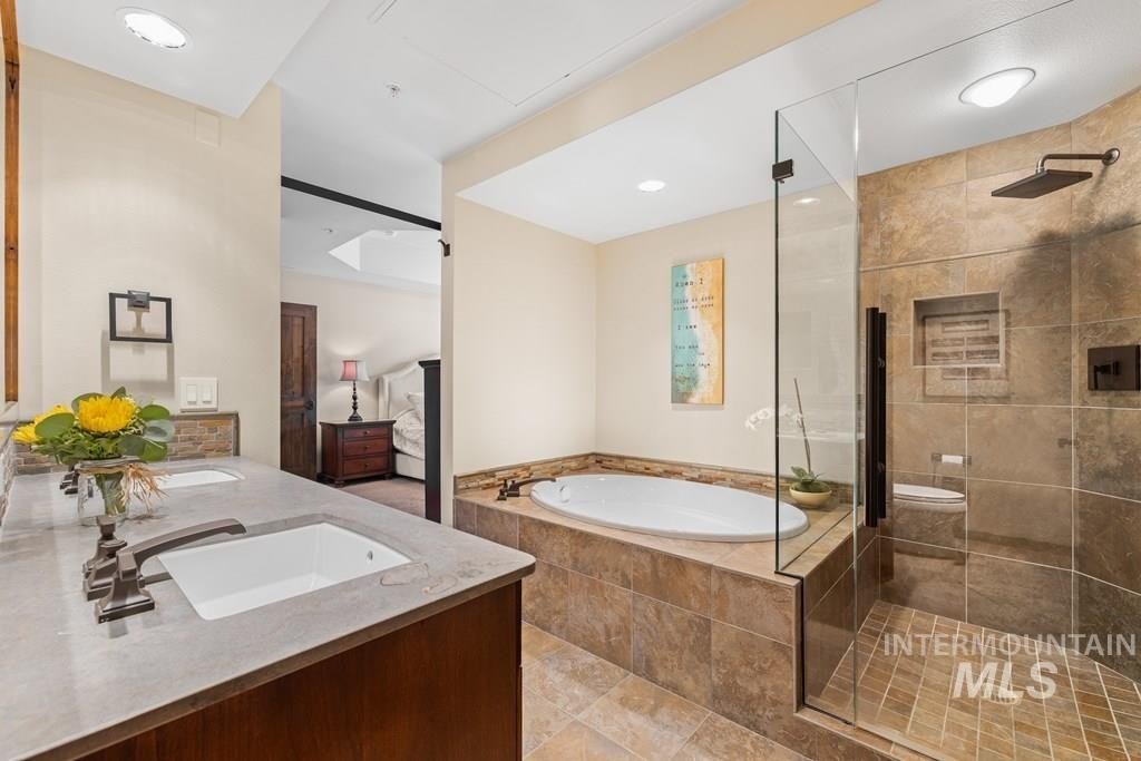 McCall, Idaho, 83638, United States, 2 Bedrooms Bedrooms, ,2 BathroomsBathrooms,Residential,For Sale,1979037