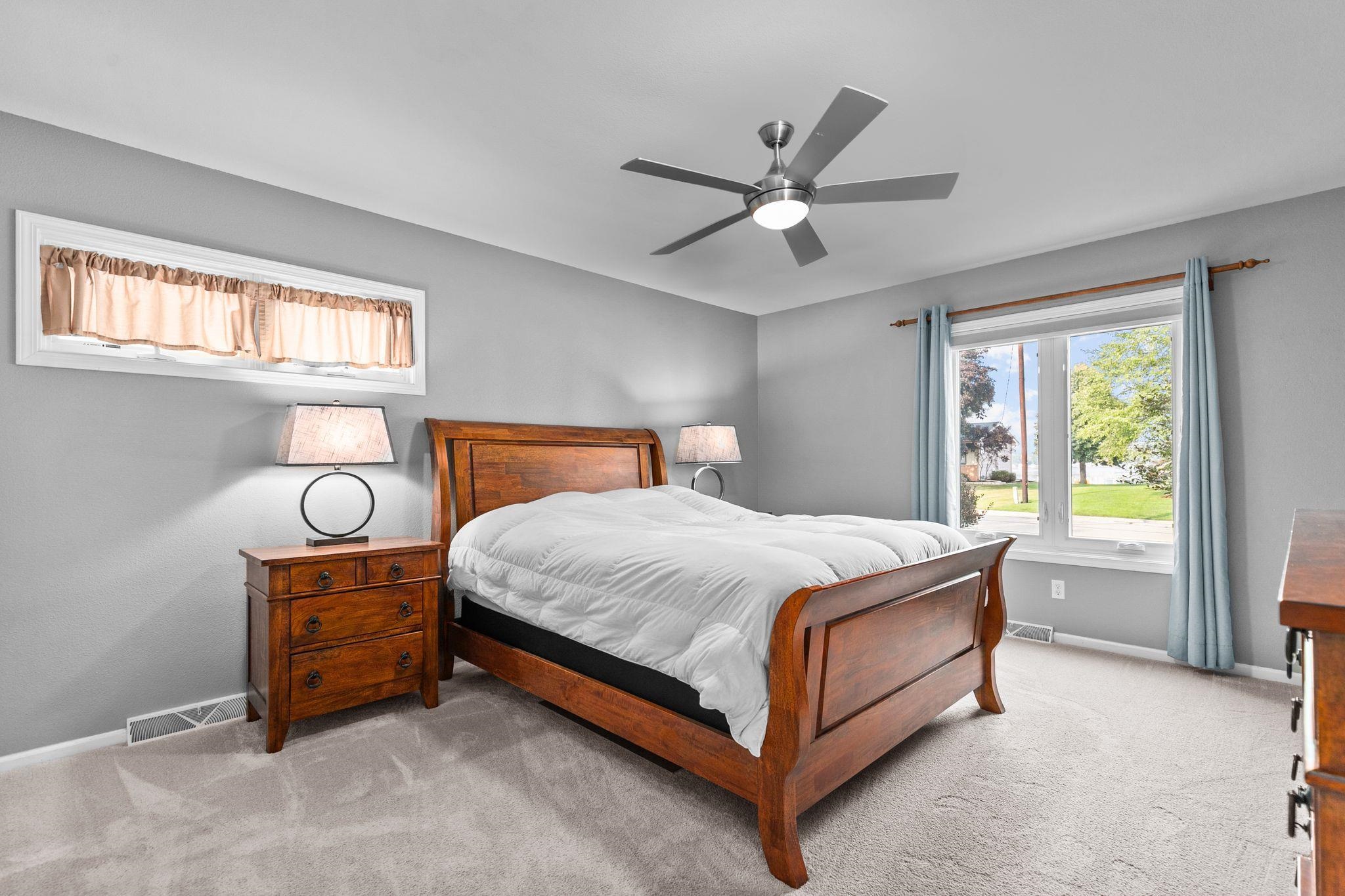 Winneconne, Wisconsin, 54986, United States, 3 Bedrooms Bedrooms, ,4 BathroomsBathrooms,Residential,For Sale,1944874