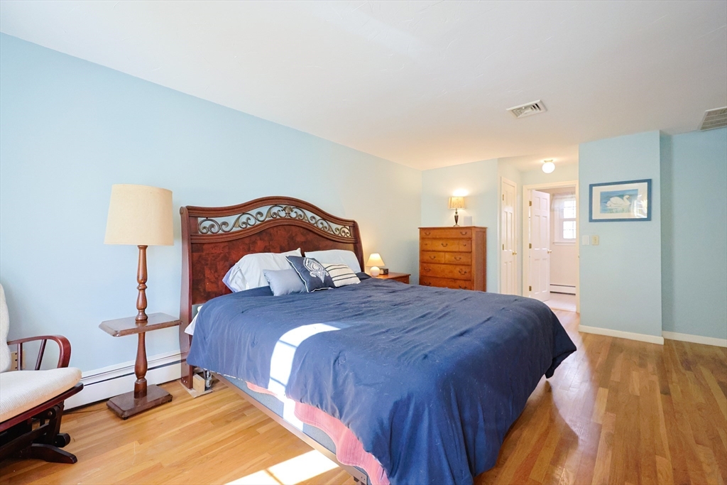 Medway, Massachusetts, 02053, United States, 4 Bedrooms Bedrooms, ,3 BathroomsBathrooms,Residential,For Sale,1991004