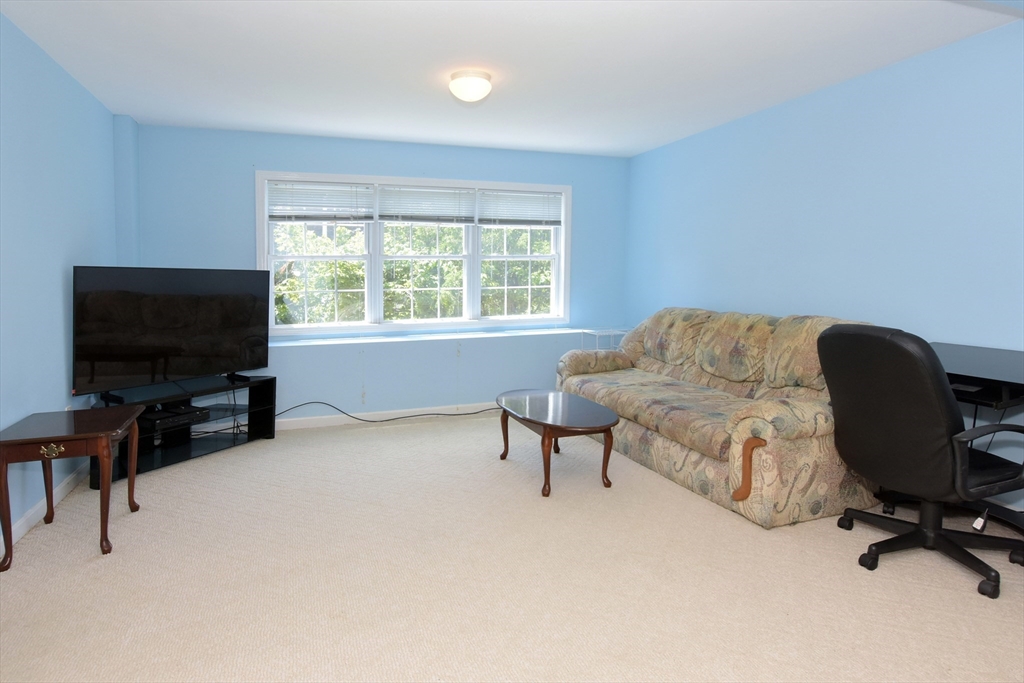 Worcester, Massachusetts, 01602, United States, 3 Bedrooms Bedrooms, ,2 BathroomsBathrooms,Residential,For Sale,1902037