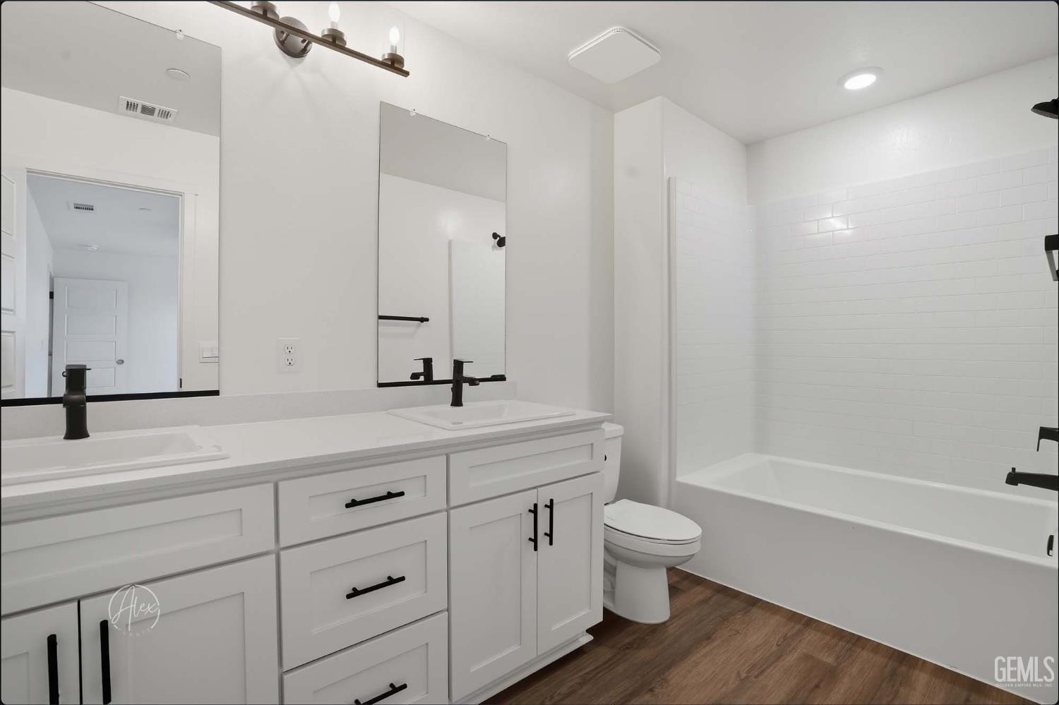 Bakersfield, California, 93314, United States, 5 Bedrooms Bedrooms, ,4 BathroomsBathrooms,Residential,For Sale,1983146