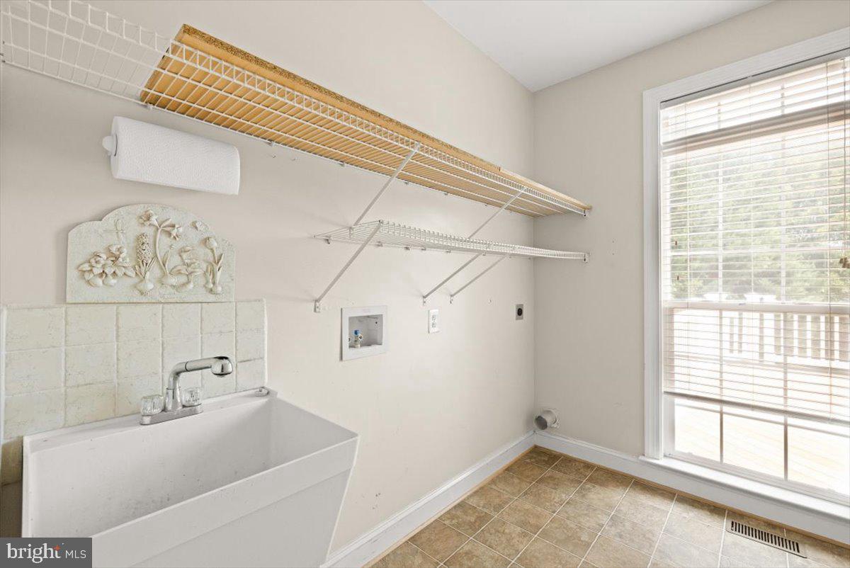 Winchester, Virginia, 22601, United States, 4 Bedrooms Bedrooms, ,5 BathroomsBathrooms,Residential,For Sale,1874493