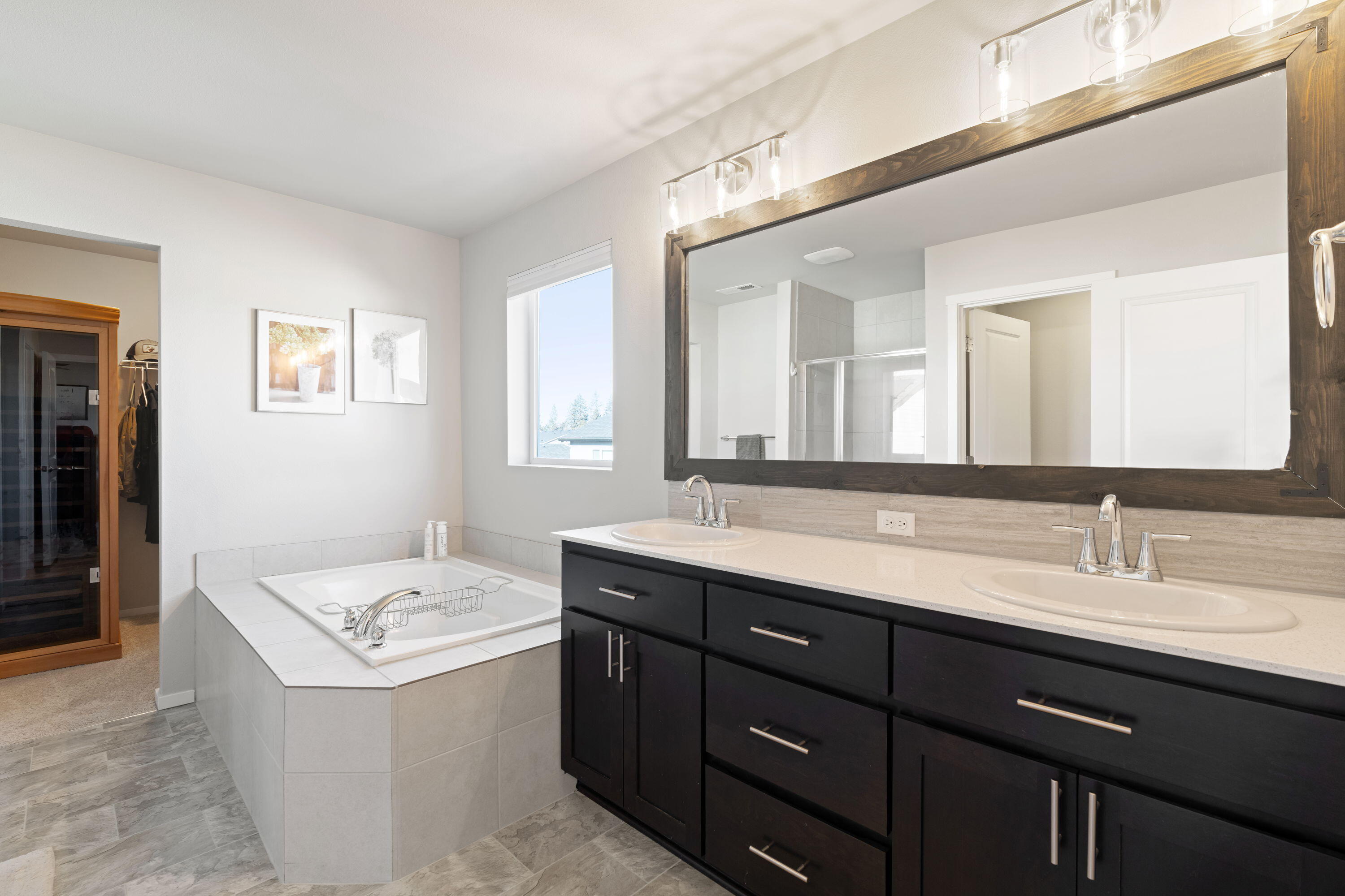 Bend, Oregon, 97702, United States, 5 Bedrooms Bedrooms, ,3 BathroomsBathrooms,Residential,For Sale,1696575