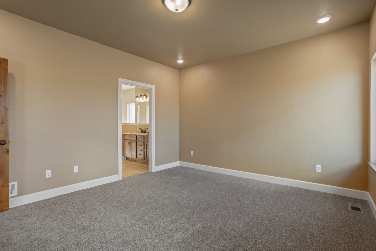 Cheyenne, Wyoming, 82009, United States, 3 Bedrooms Bedrooms, ,2 BathroomsBathrooms,Residential,For Sale,1905724