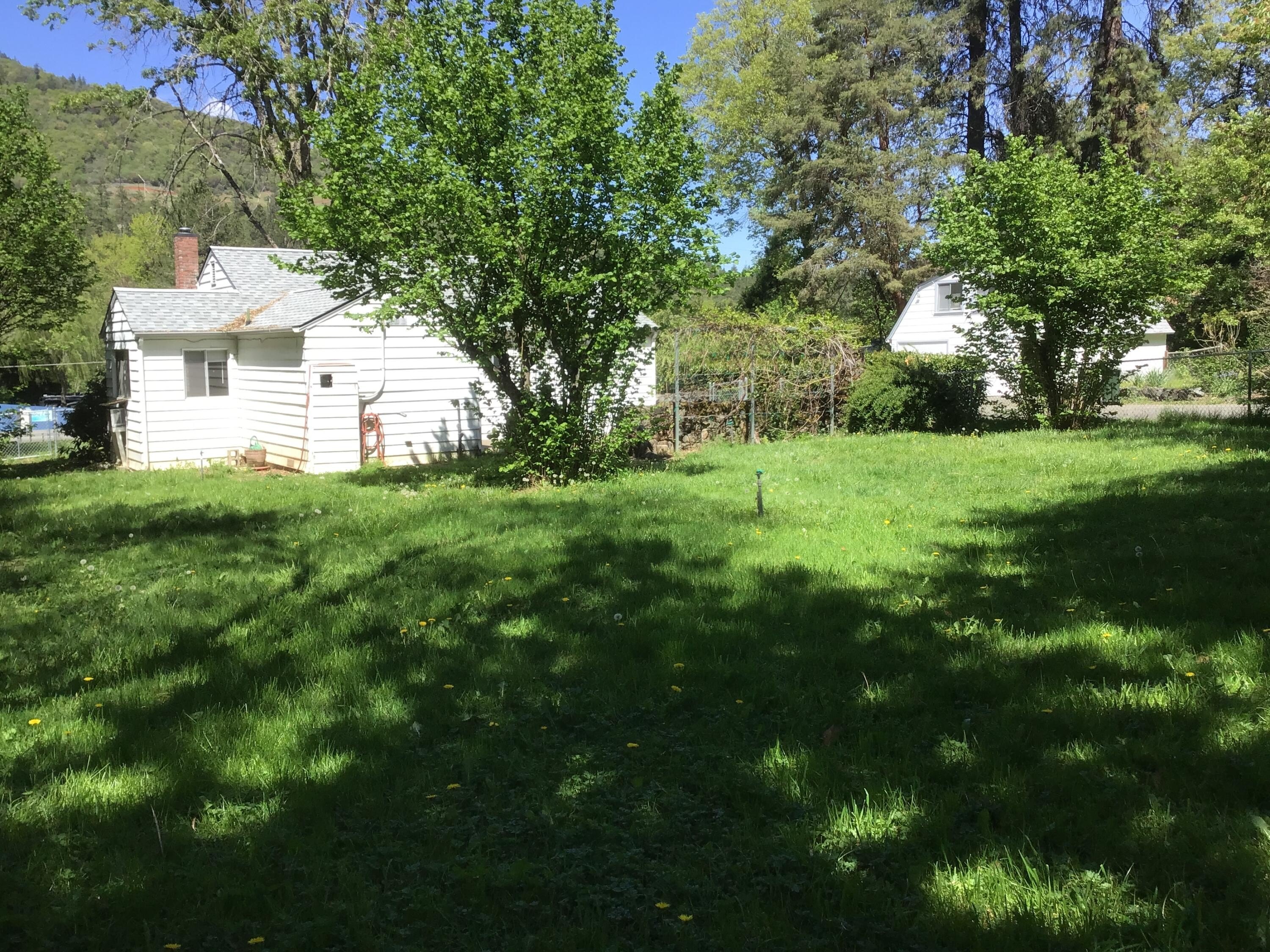 Grants Pass, Oregon, 97527, United States, 4 Bedrooms Bedrooms, ,3 BathroomsBathrooms,Residential,For Sale,1984338