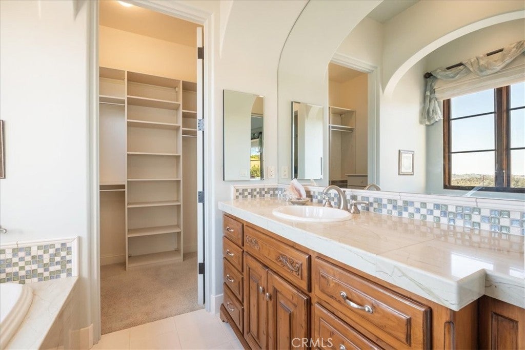 Fallbrook, California, 92028, United States, 7 Bedrooms Bedrooms, ,7 BathroomsBathrooms,Residential,For Sale,1827322