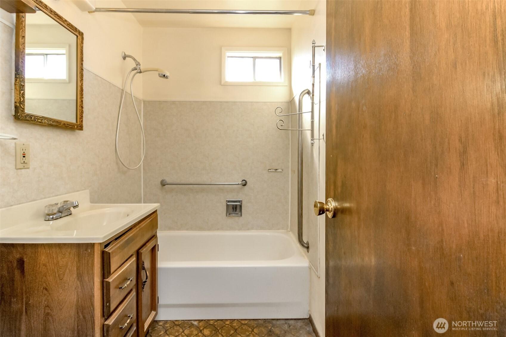 SEATTLE, Washington, 98146, United States, 3 Bedrooms Bedrooms, ,2 BathroomsBathrooms,Residential,For Sale,1969203