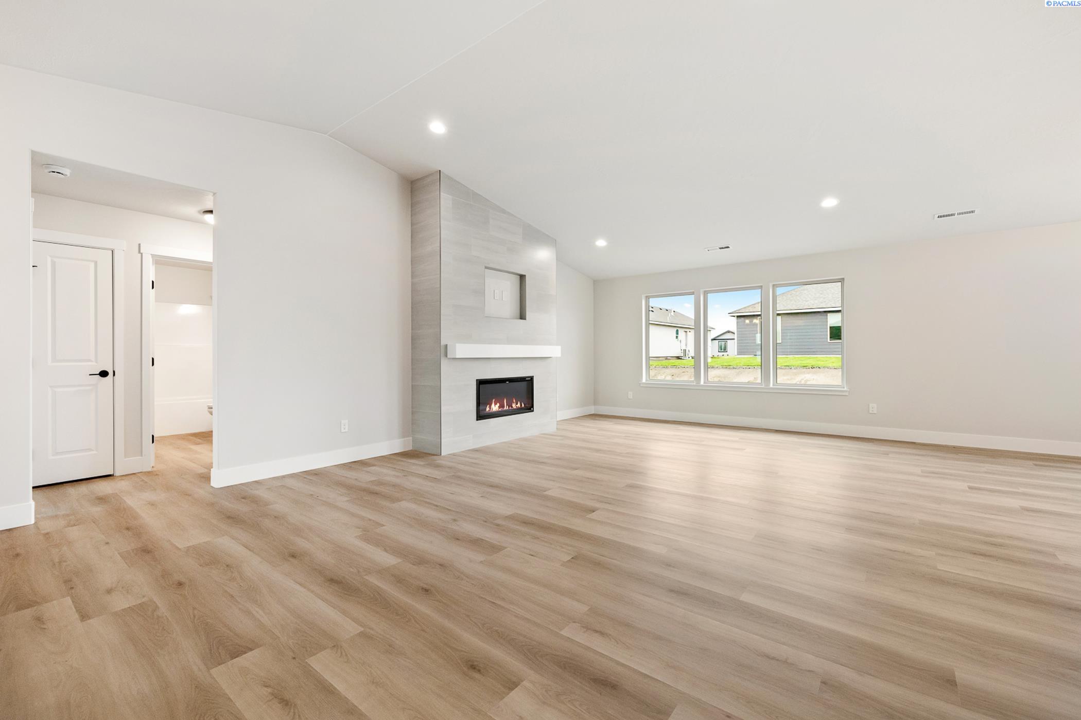 Pasco, Washington, 99301, United States, 4 Bedrooms Bedrooms, ,1 BathroomBathrooms,Residential,For Sale,1874983