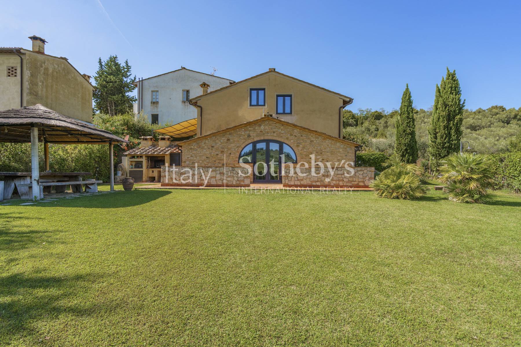  Tuscan Farmhouse with Swimming Pool and 3 Hectares of Olive Grove - 物件實景