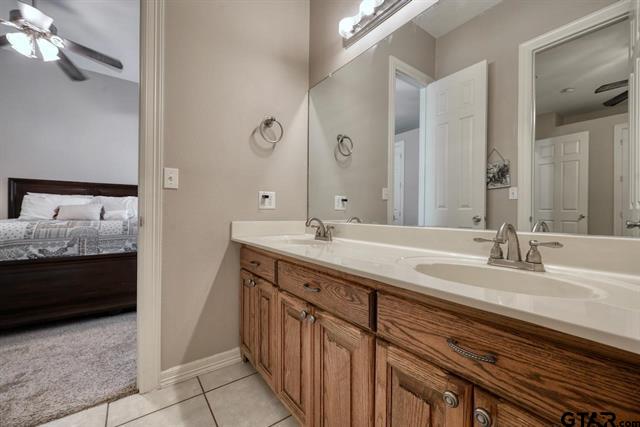 Lindale, Texas, 75771, United States, 4 Bedrooms Bedrooms, ,3 BathroomsBathrooms,Residential,For Sale,1983083