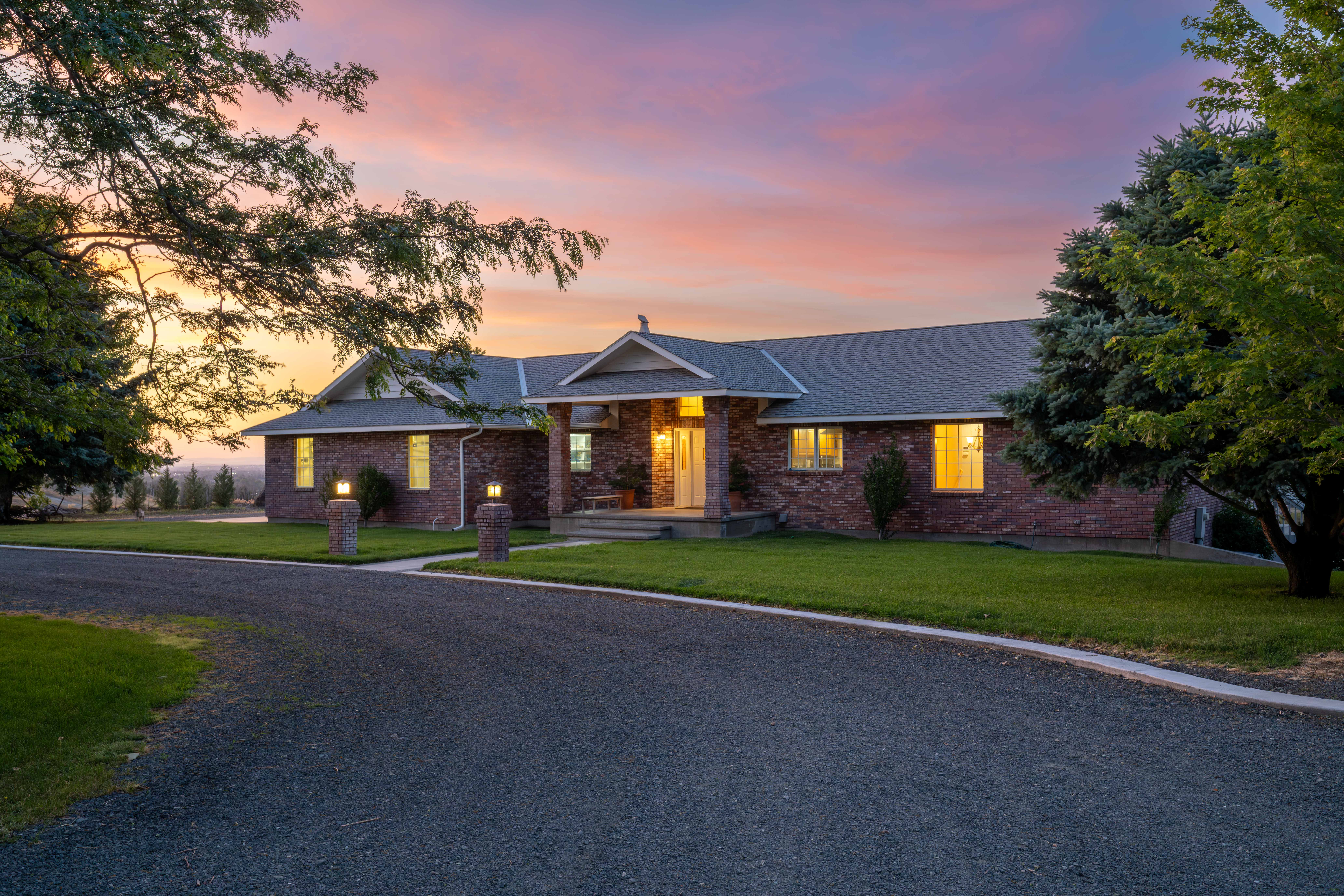  One of Kennewick’s Most Unique Estate Properties - 物件實景