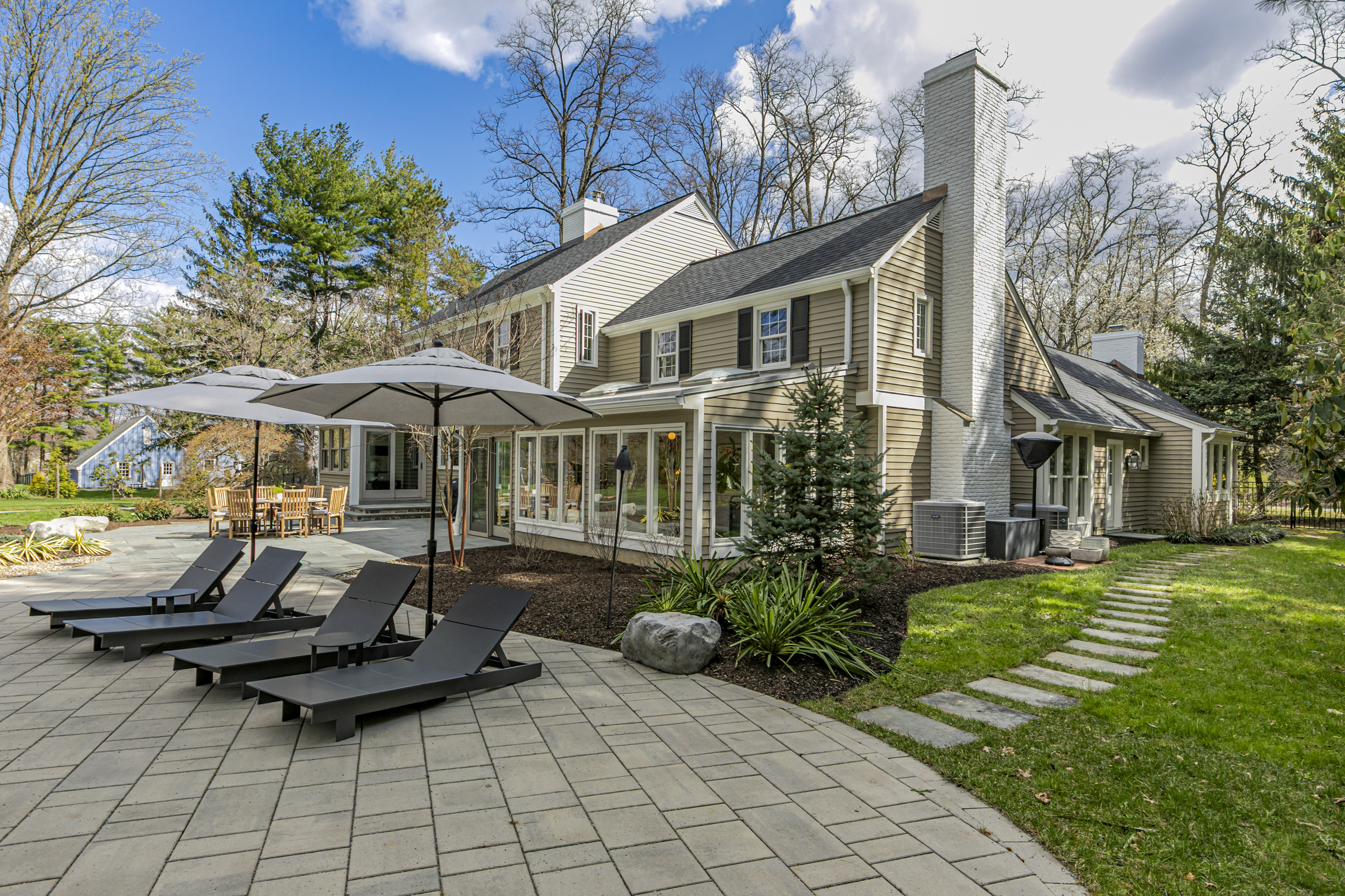  Relaxed Resort-Style Living on 1.4 Glorious Acres - 物件實景