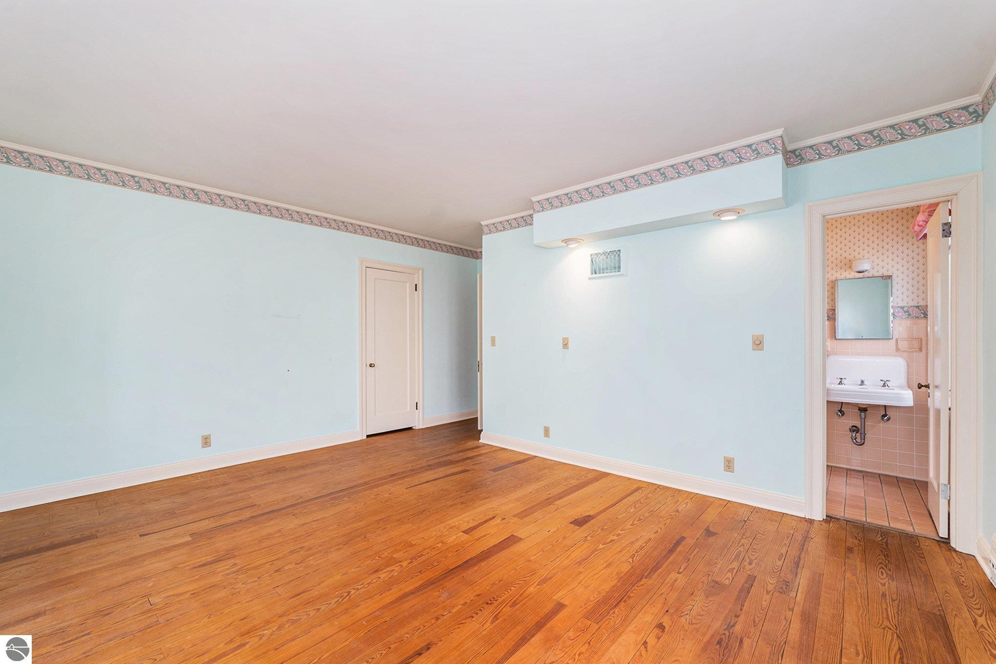 Frankfort, Michigan, 49635-9746, United States, 7 Bedrooms Bedrooms, ,5 BathroomsBathrooms,Residential,For Sale,1975140