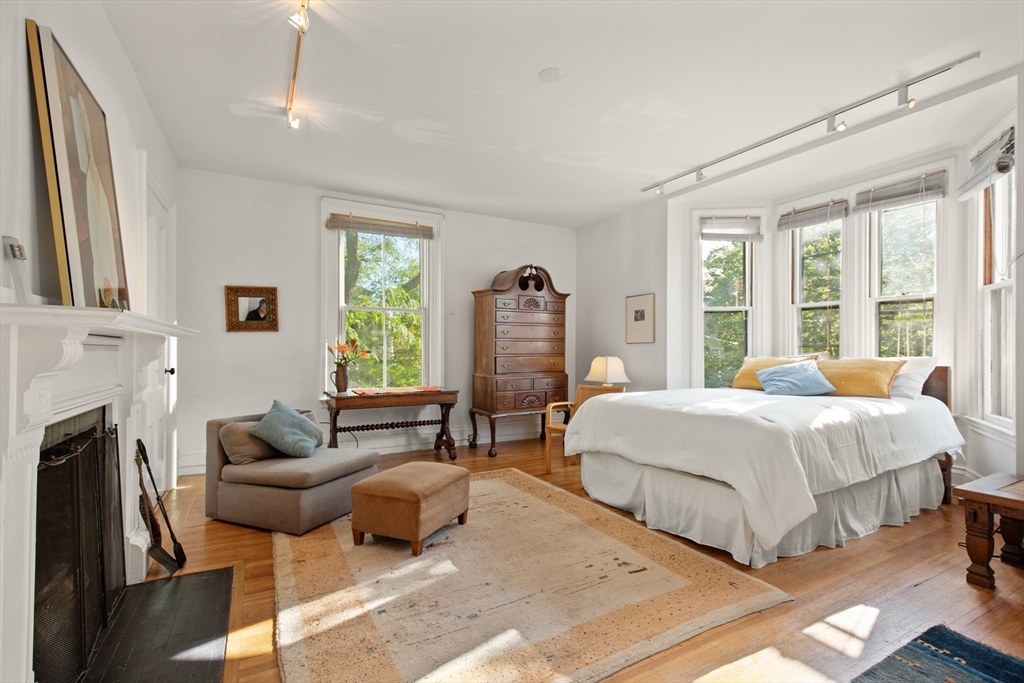 Cambridge, Massachusetts, 02138, United States, 5 Bedrooms Bedrooms, ,5 BathroomsBathrooms,Residential,For Sale,1908267