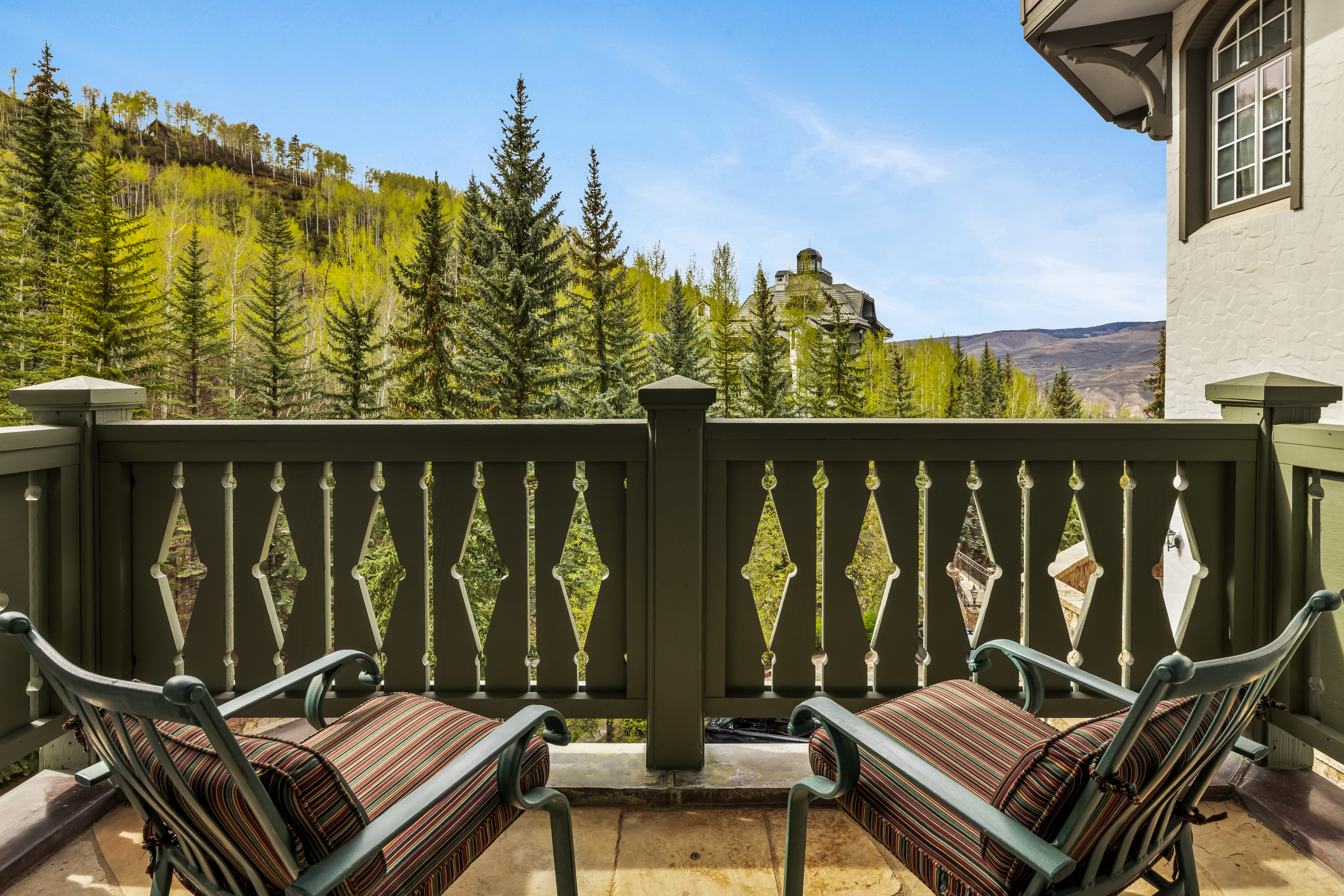  Beaver Creek 2-bedroom retreat with soft alpine light drifting in - 物件實景