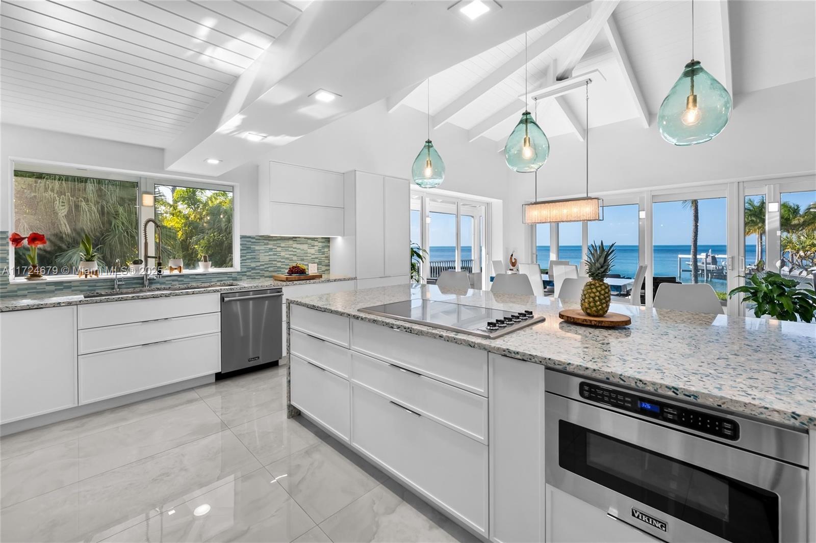 Islamorada, Florida, 33036, United States, 6 Bedrooms Bedrooms, ,4 BathroomsBathrooms,Residential,For Sale,1932543