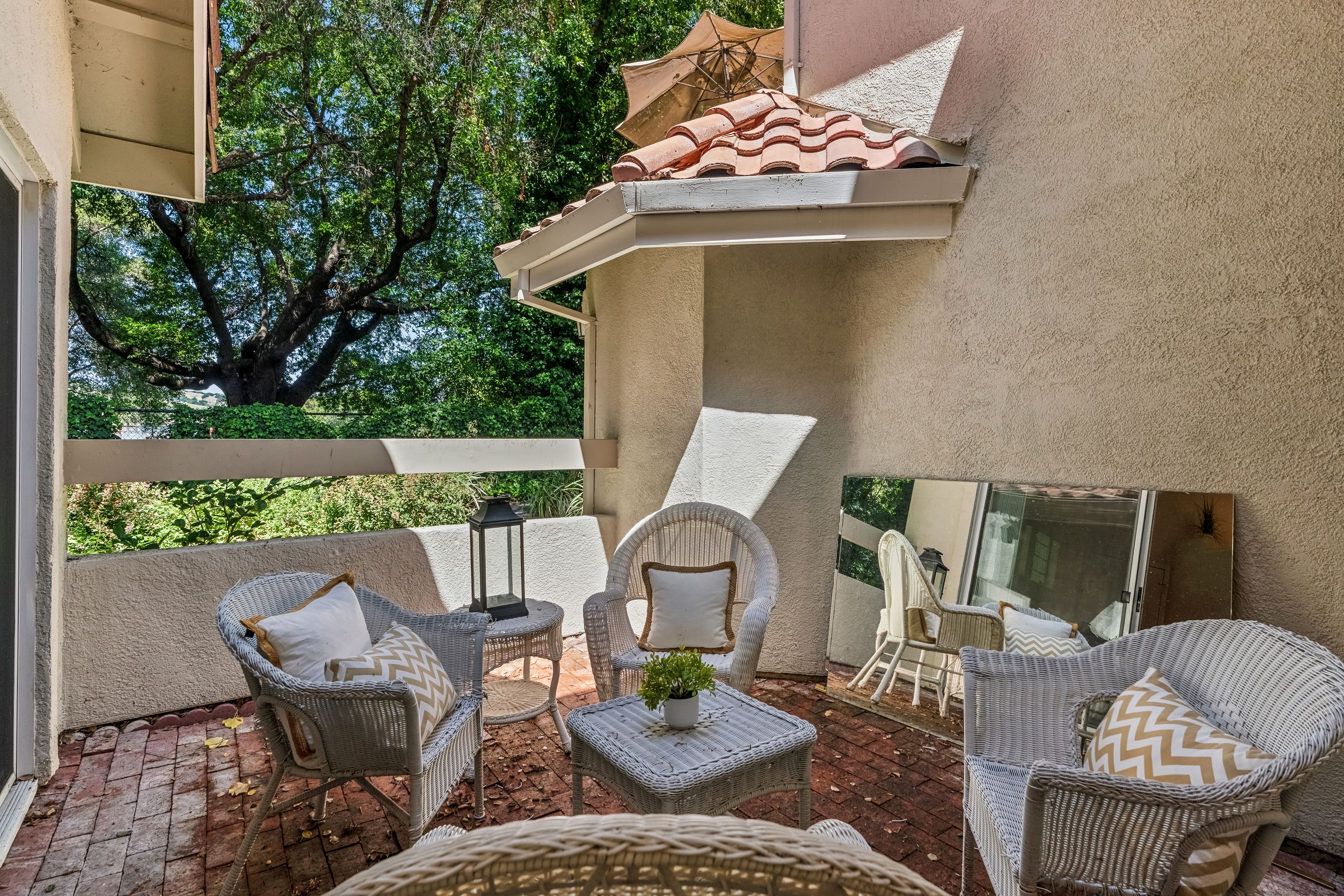  Private, Updated Townhome Surrounded by Majestic Trees - 物件實景