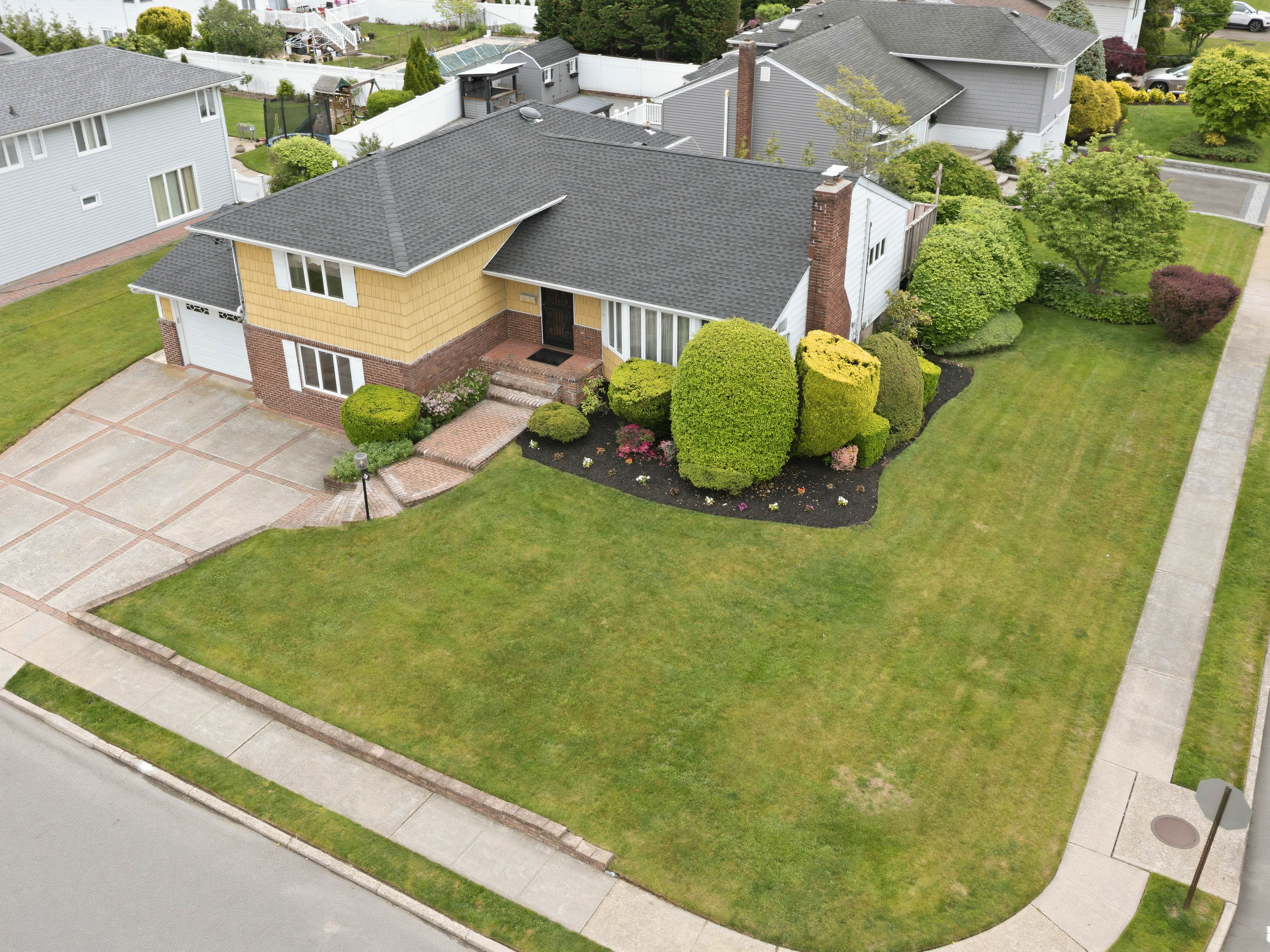  70 Polo Road, Massapequa, NY 11758 - 物件實景