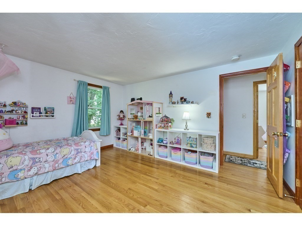Stoughton, Massachusetts, 02072, United States, 7 Bedrooms Bedrooms, ,5 BathroomsBathrooms,Residential,For Sale,1943910