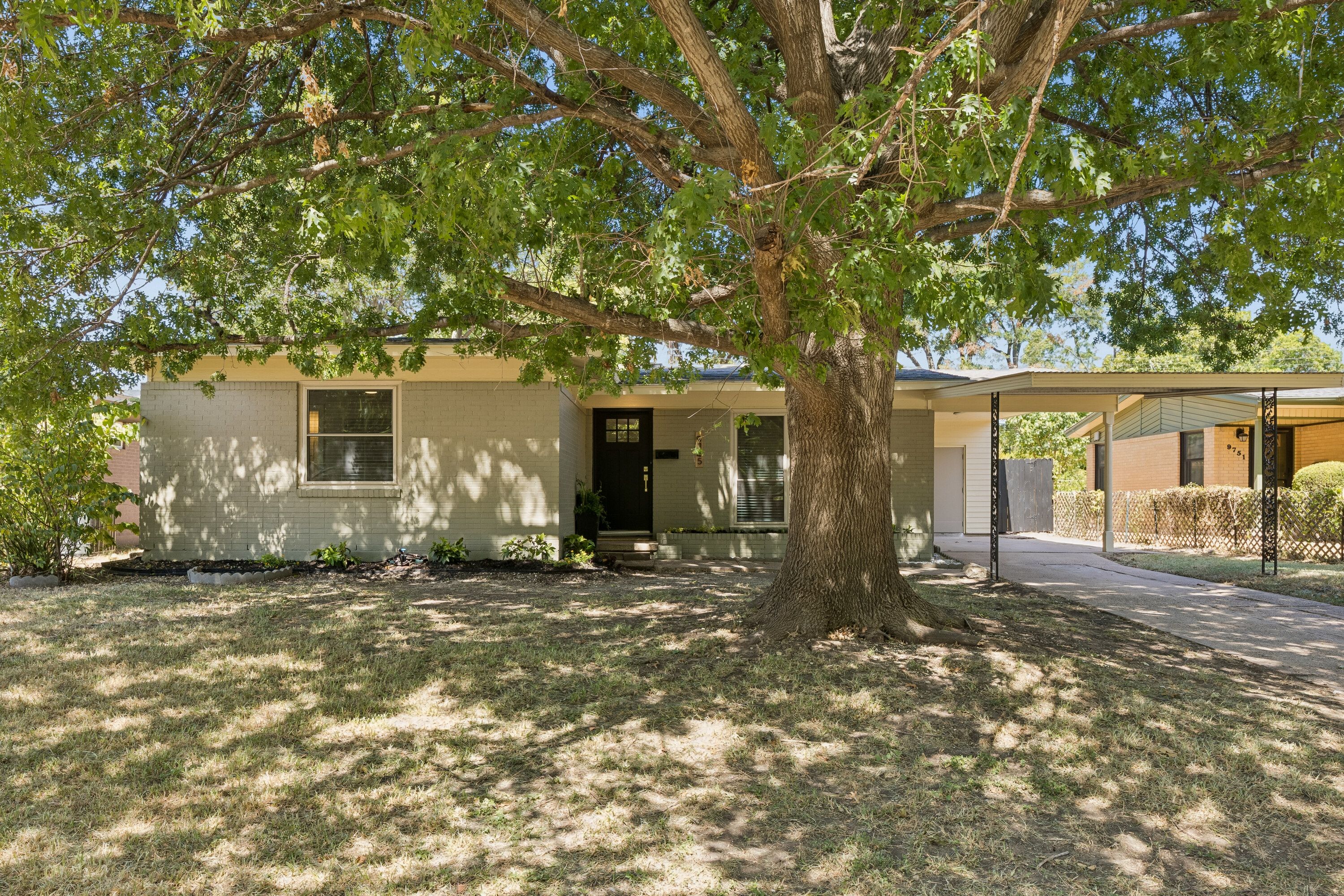  Light-Filled Midcentury Living Near White Rock Lake - 物件實景